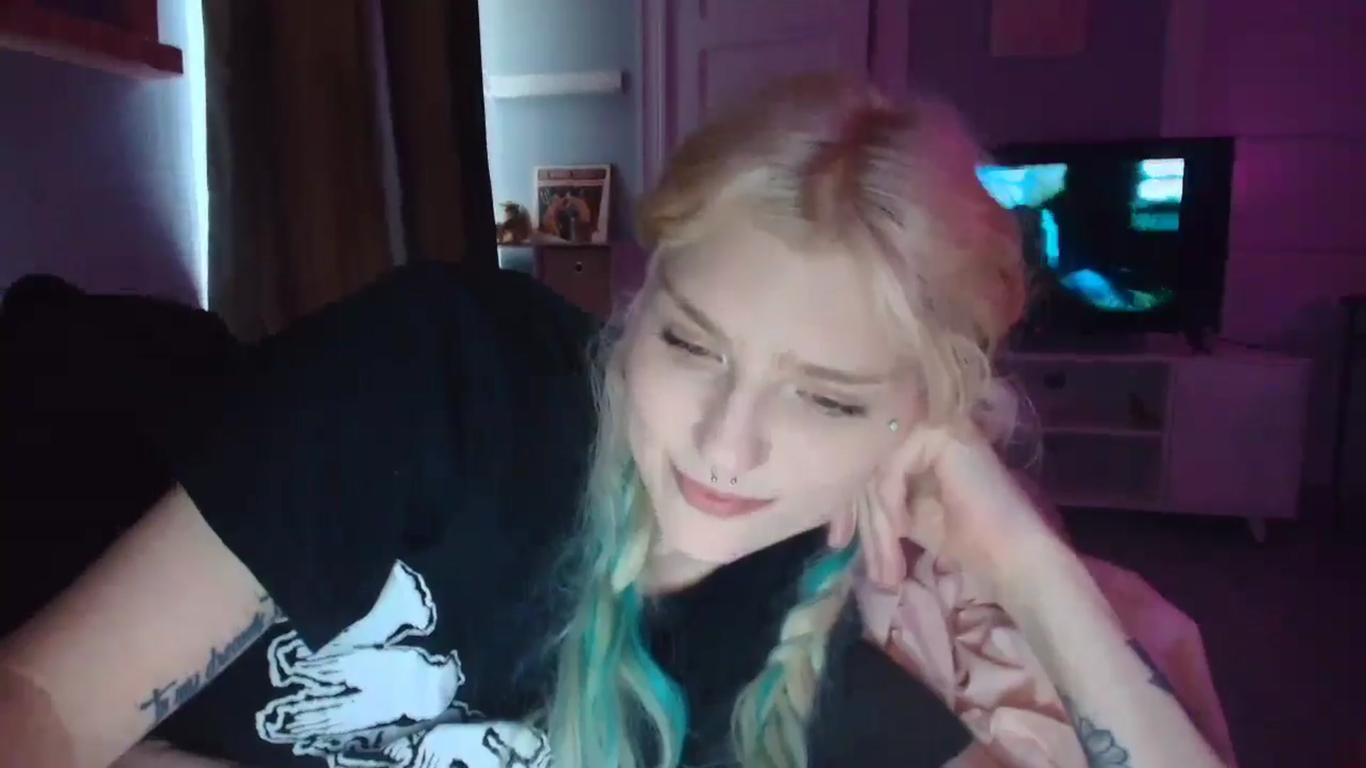Gallery image thumbnail from DuckChan0's myfreecams stream on, 09/04/2025, 16:55 image 10 of 20