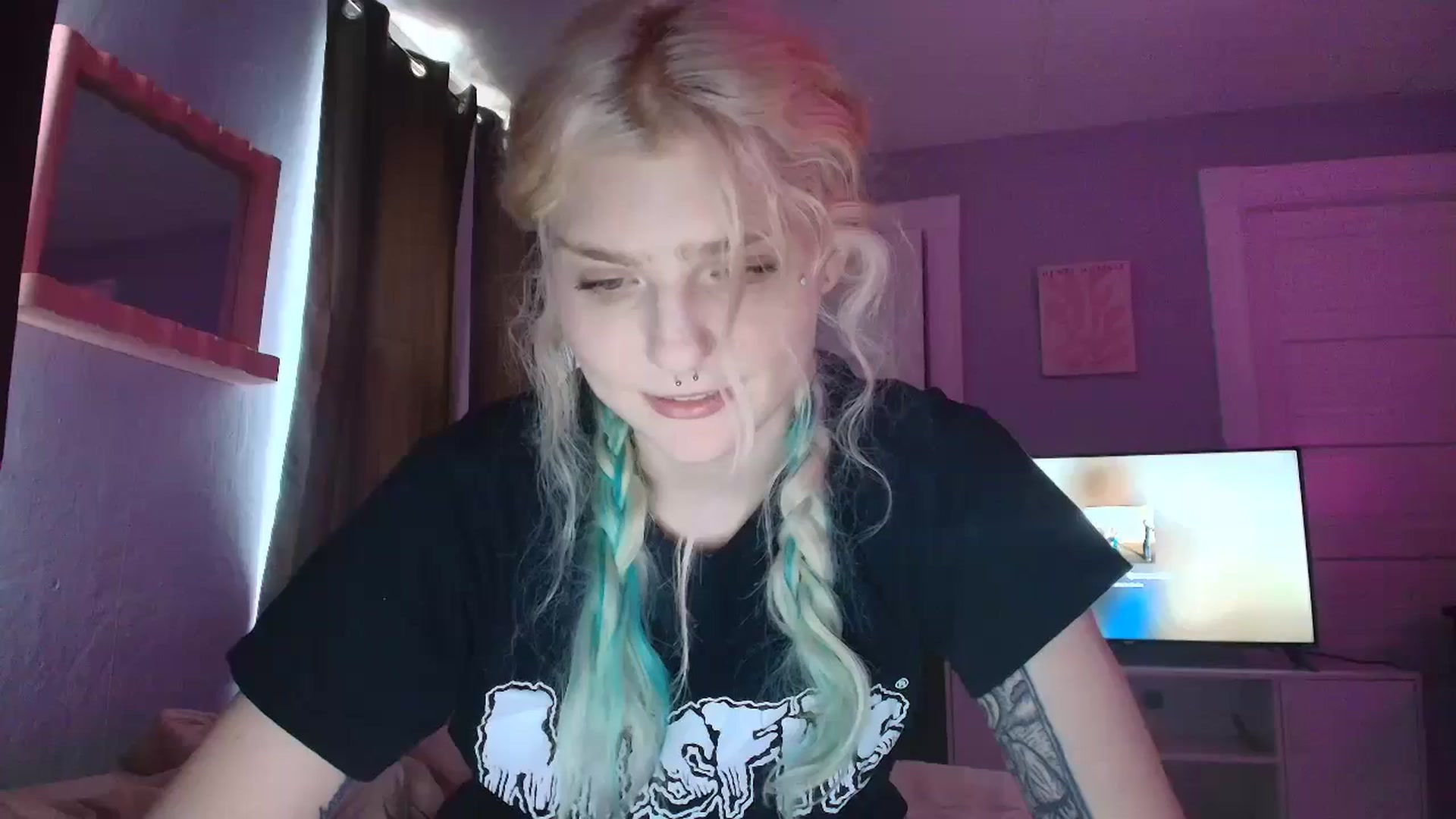 Gallery image thumbnail from DuckChan0's myfreecams stream on, 09/04/2025, 16:55 image 11 of 20