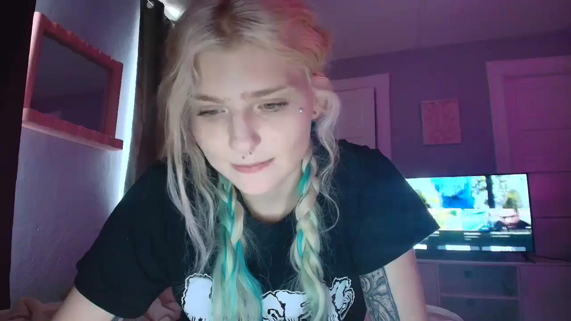 Gallery image thumbnail from DuckChan0's myfreecams stream on, 09/04/2025, 16:55 image 6 of 20