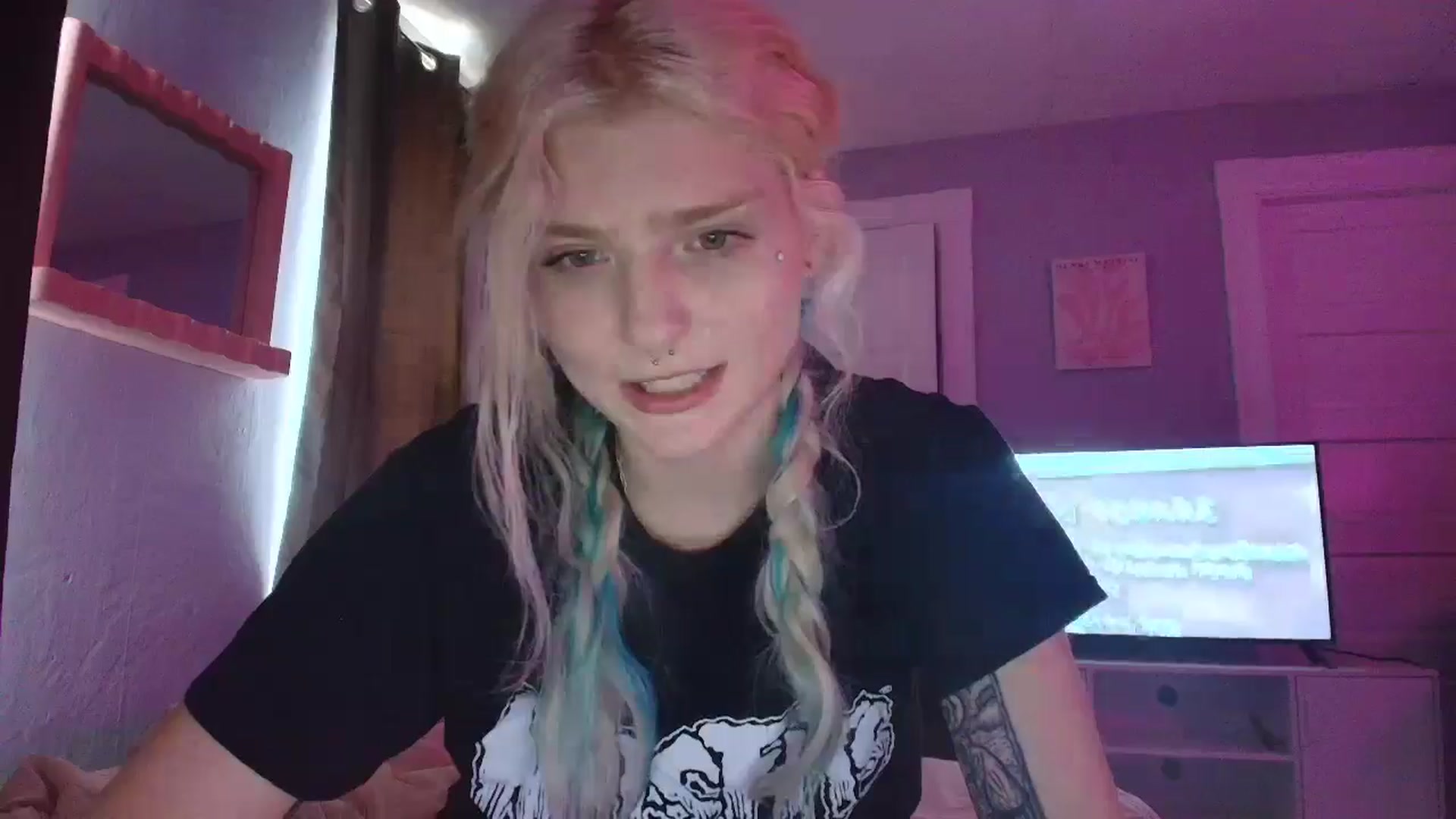 Gallery image thumbnail from DuckChan0's myfreecams stream on, 09/04/2025, 16:55 image 7 of 20
