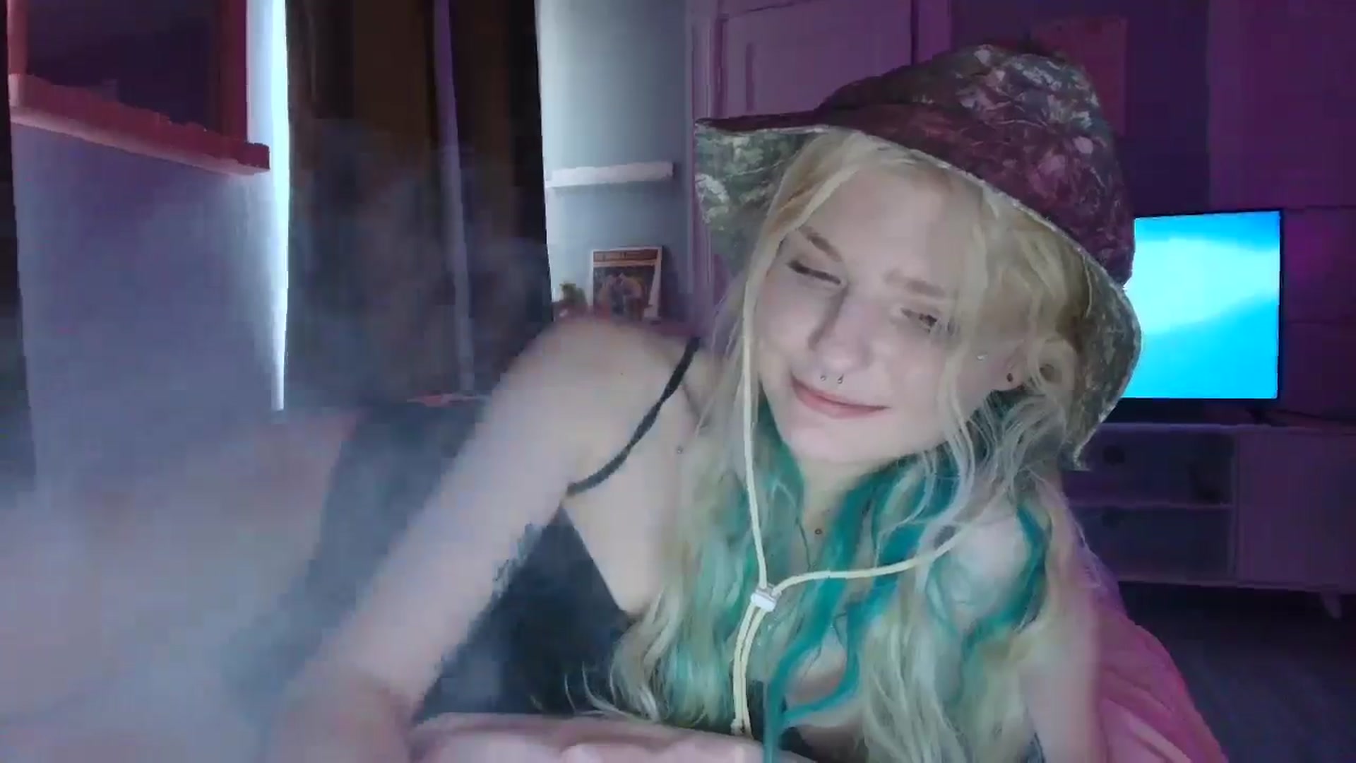 Gallery image thumbnail from DuckChan0's myfreecams stream on, 09/04/2025, 17:14 image 9 of 20
