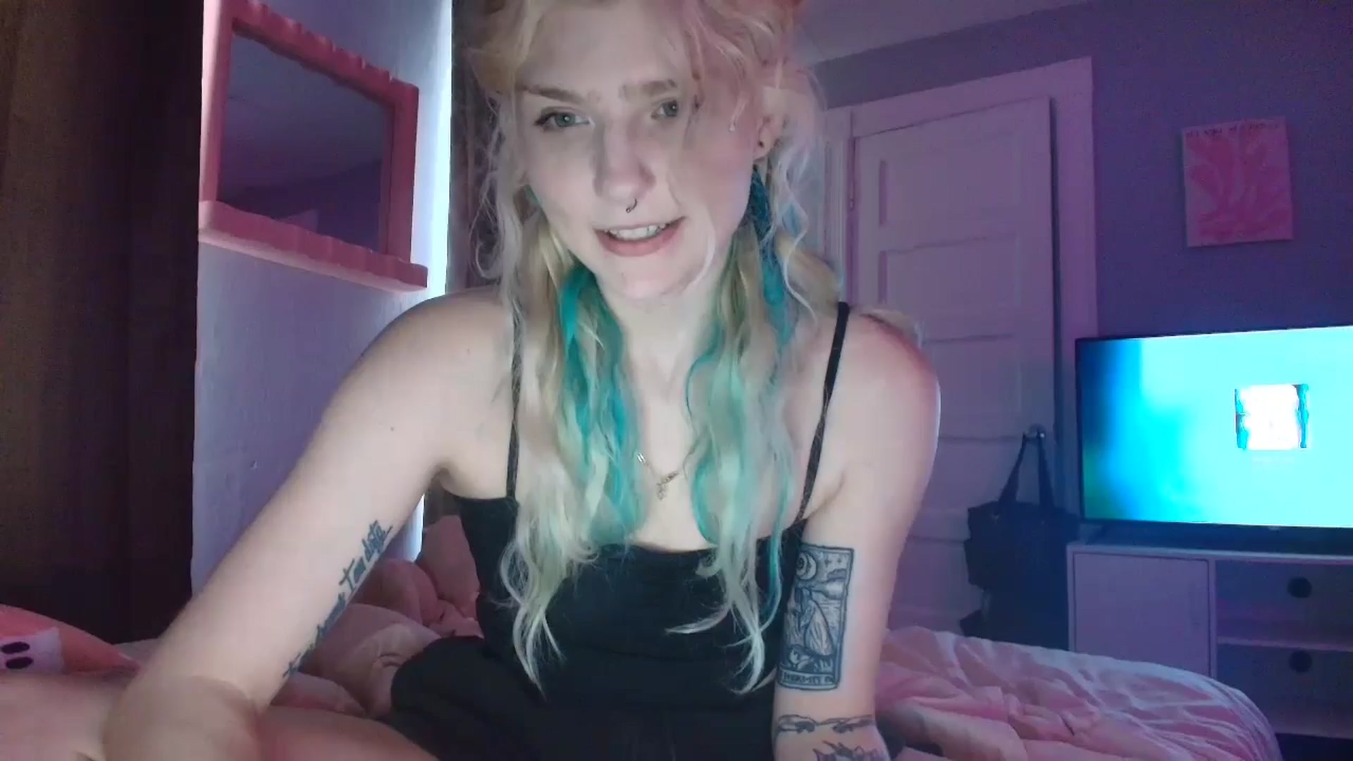 Gallery image thumbnail from DuckChan0's myfreecams stream on, 09/04/2025, 17:14 image 1 of 20