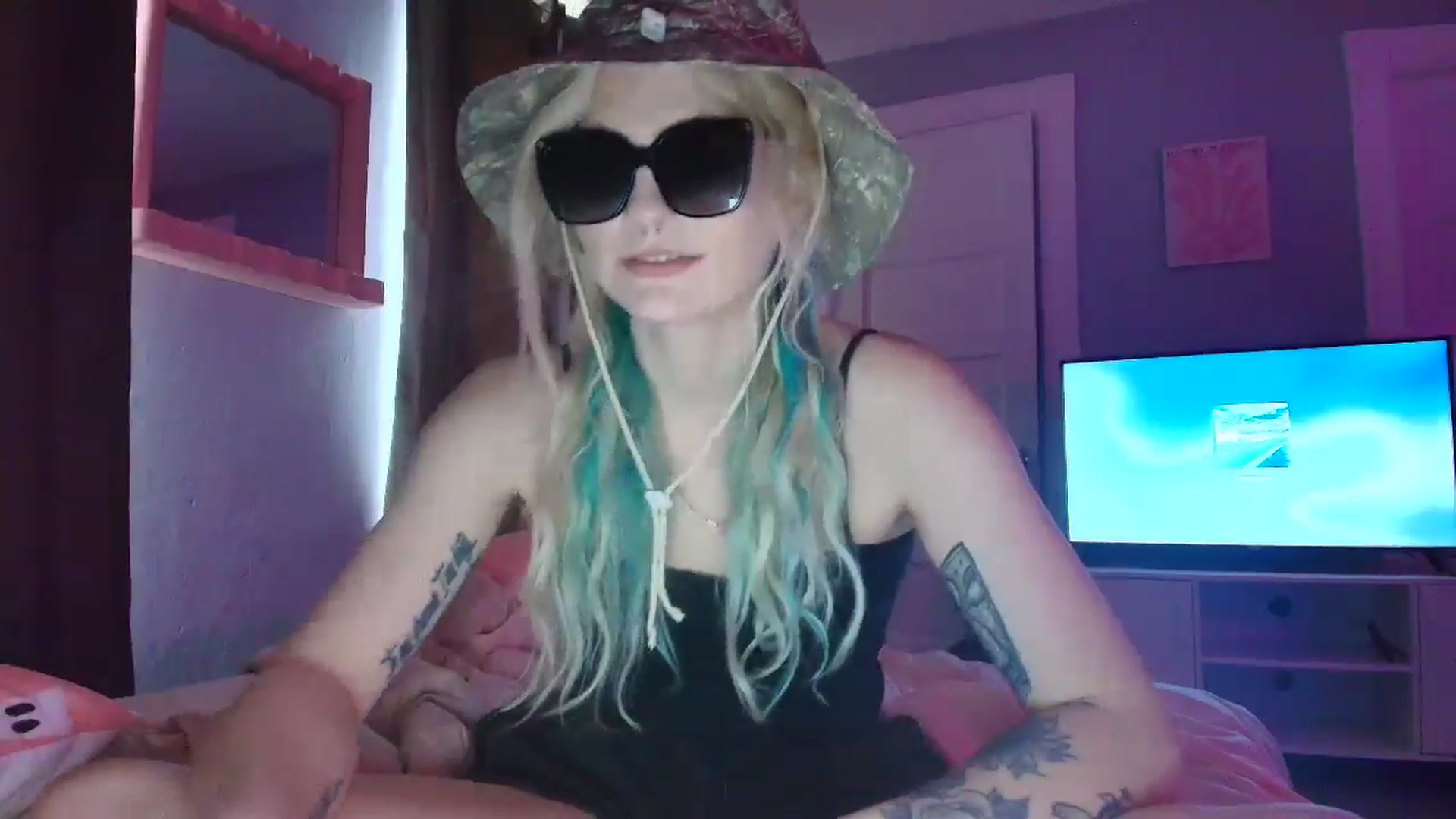 Gallery image thumbnail from DuckChan0's myfreecams stream on, 09/04/2025, 17:14 image 6 of 20
