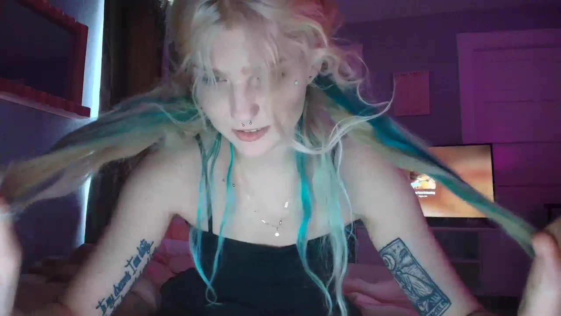 Gallery image thumbnail from DuckChan0's myfreecams stream on, 09/04/2025, 17:14 image 15 of 20
