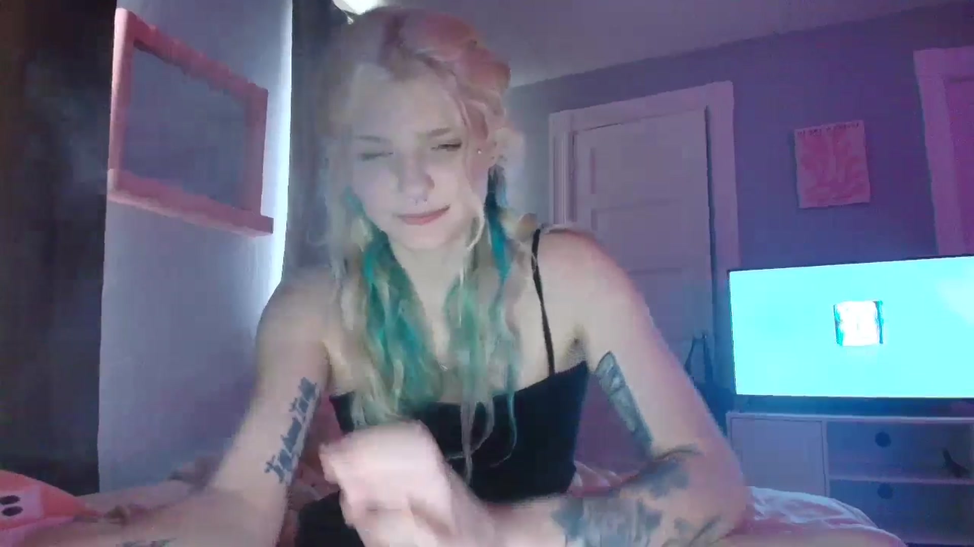 Gallery image thumbnail from DuckChan0's myfreecams stream on, 09/04/2025, 17:14 image 2 of 20