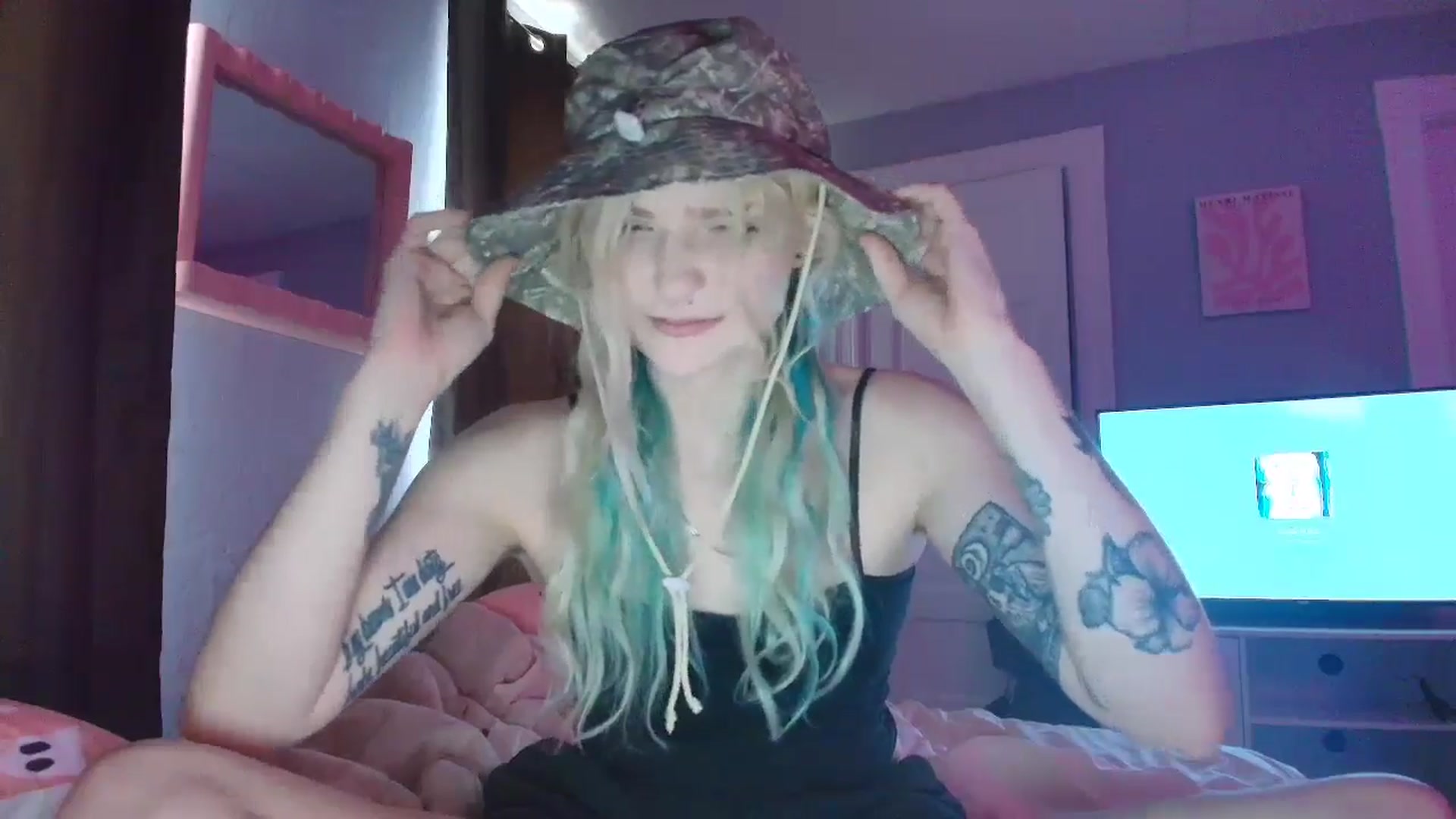 Gallery image thumbnail from DuckChan0's myfreecams stream on, 09/04/2025, 17:14 image 4 of 20