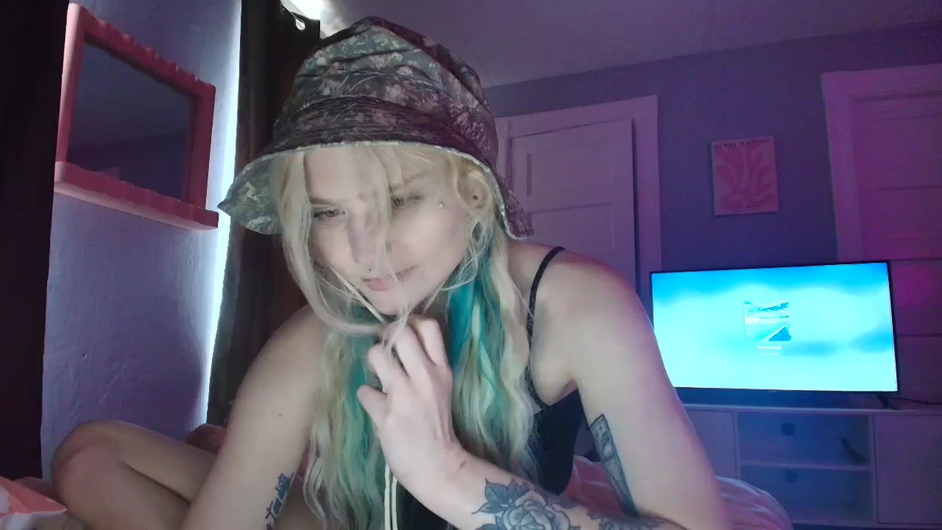Gallery image thumbnail from DuckChan0's myfreecams stream on, 09/04/2025, 17:14 image 10 of 20