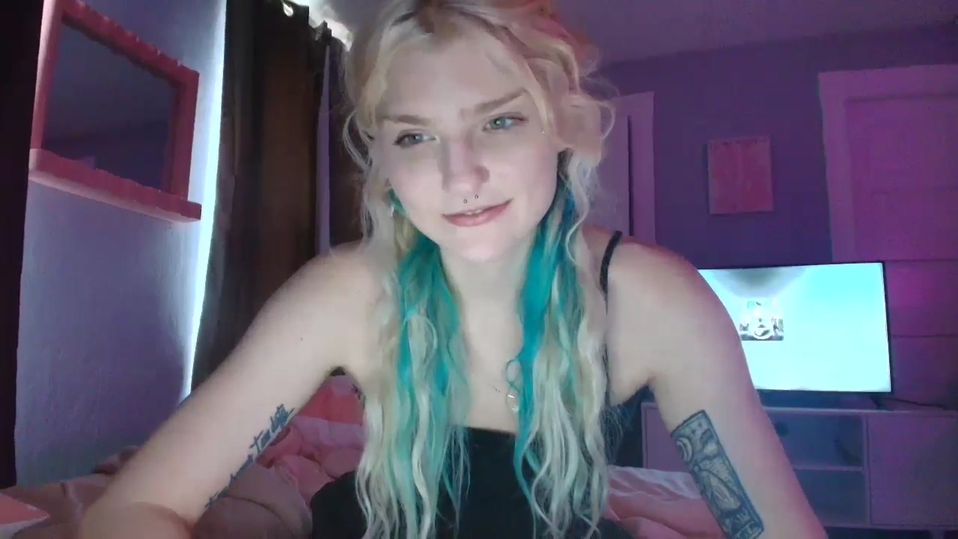 Gallery image thumbnail from DuckChan0's myfreecams stream on, 09/04/2025, 17:14 image 14 of 20