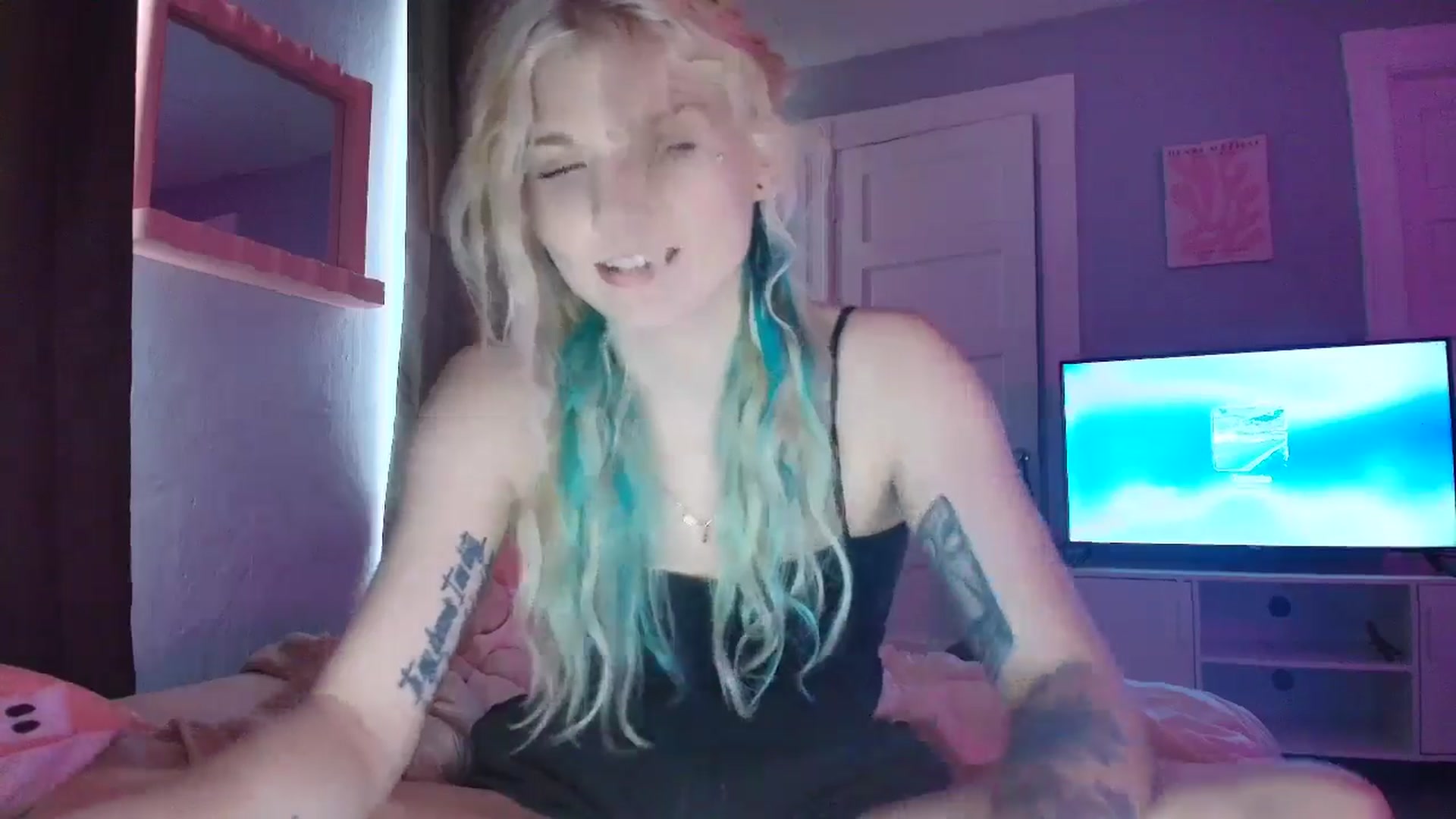 Gallery image thumbnail from DuckChan0's myfreecams stream on, 09/04/2025, 17:14 image 7 of 20