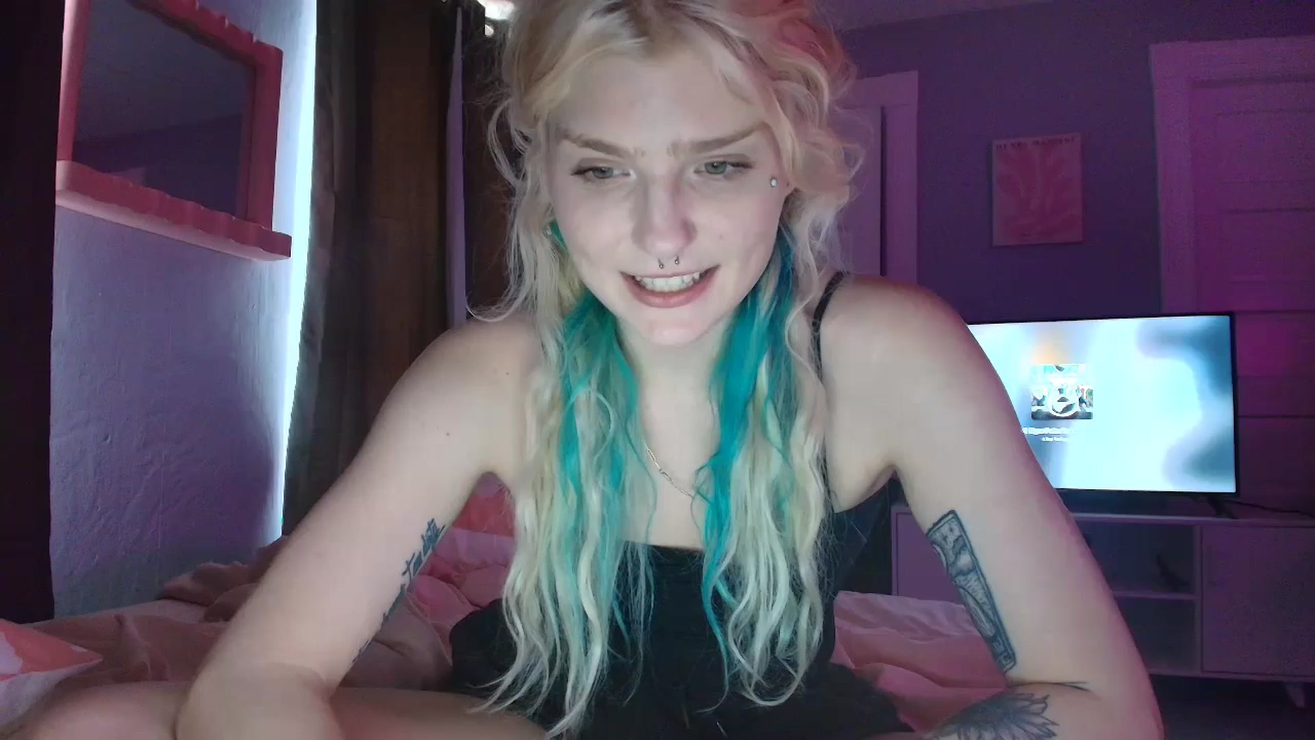 Gallery image thumbnail from DuckChan0's myfreecams stream on, 09/04/2025, 17:14 image 12 of 20