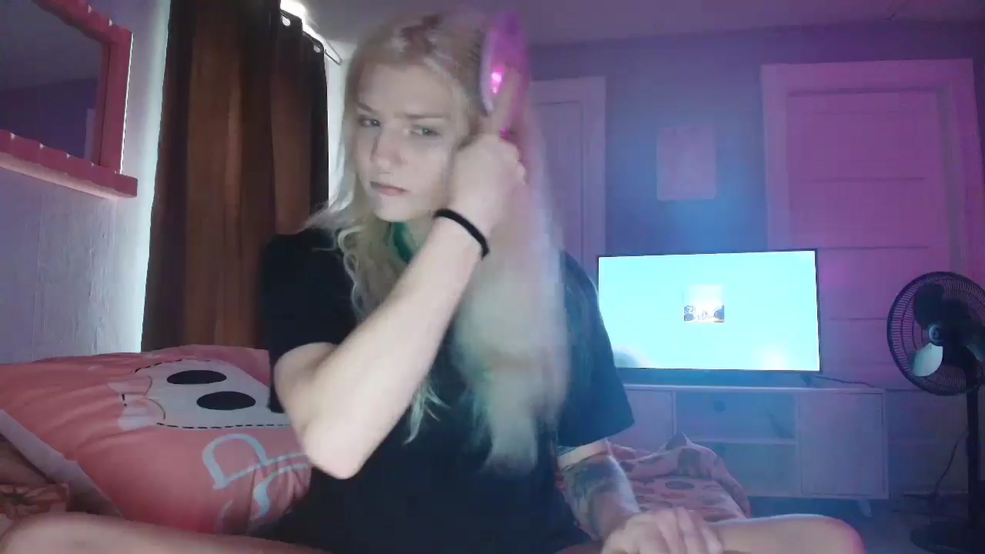 Gallery image thumbnail from DuckChan0's myfreecams stream on, 09/05/2025, 15:13 image 4 of 20