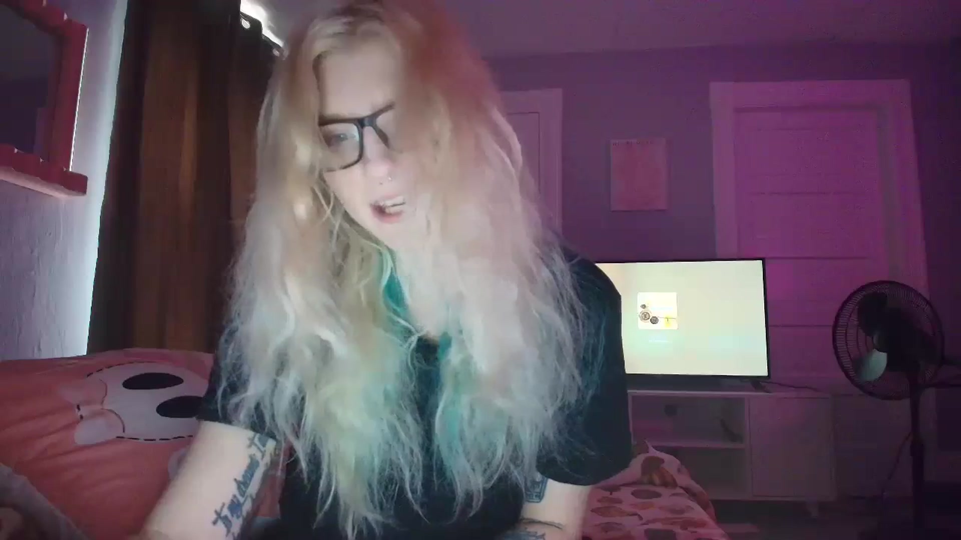 Gallery image thumbnail from DuckChan0's myfreecams stream on, 09/05/2025, 15:13 image 10 of 20