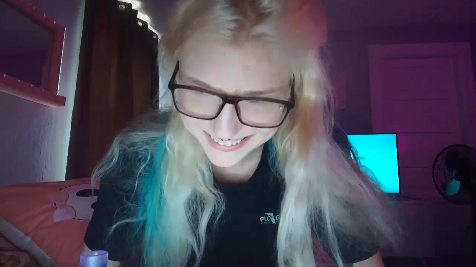 Gallery image thumbnail from DuckChan0's myfreecams stream on, 09/05/2025, 15:13 image 7 of 20
