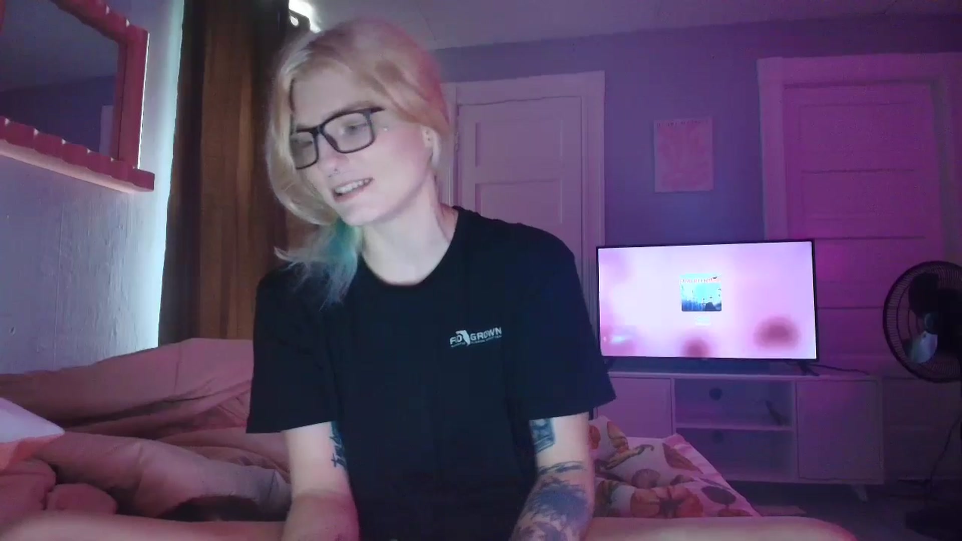 Gallery image thumbnail from DuckChan0's myfreecams stream on, 09/05/2025, 15:13 image 20 of 20