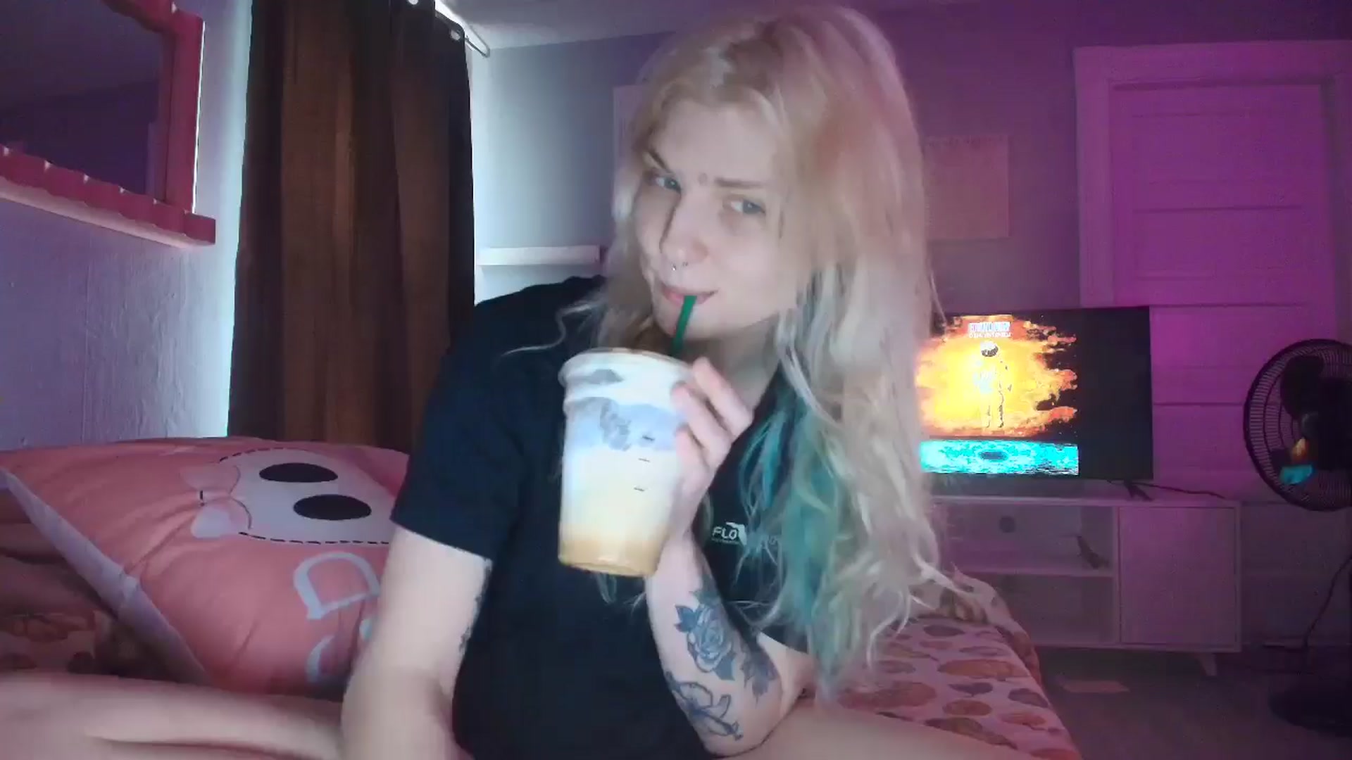 Gallery image thumbnail from DuckChan0's myfreecams stream on, 09/05/2025, 15:13 image 1 of 20