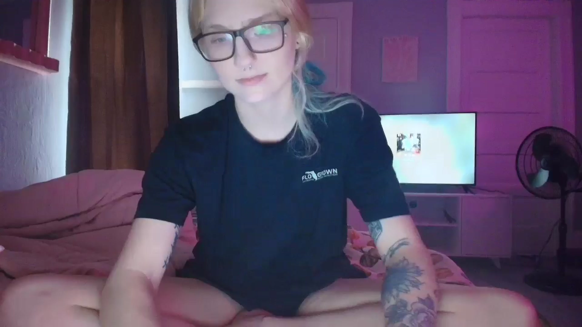 Gallery image thumbnail from DuckChan0's myfreecams stream on, 09/05/2025, 15:13 image 13 of 20