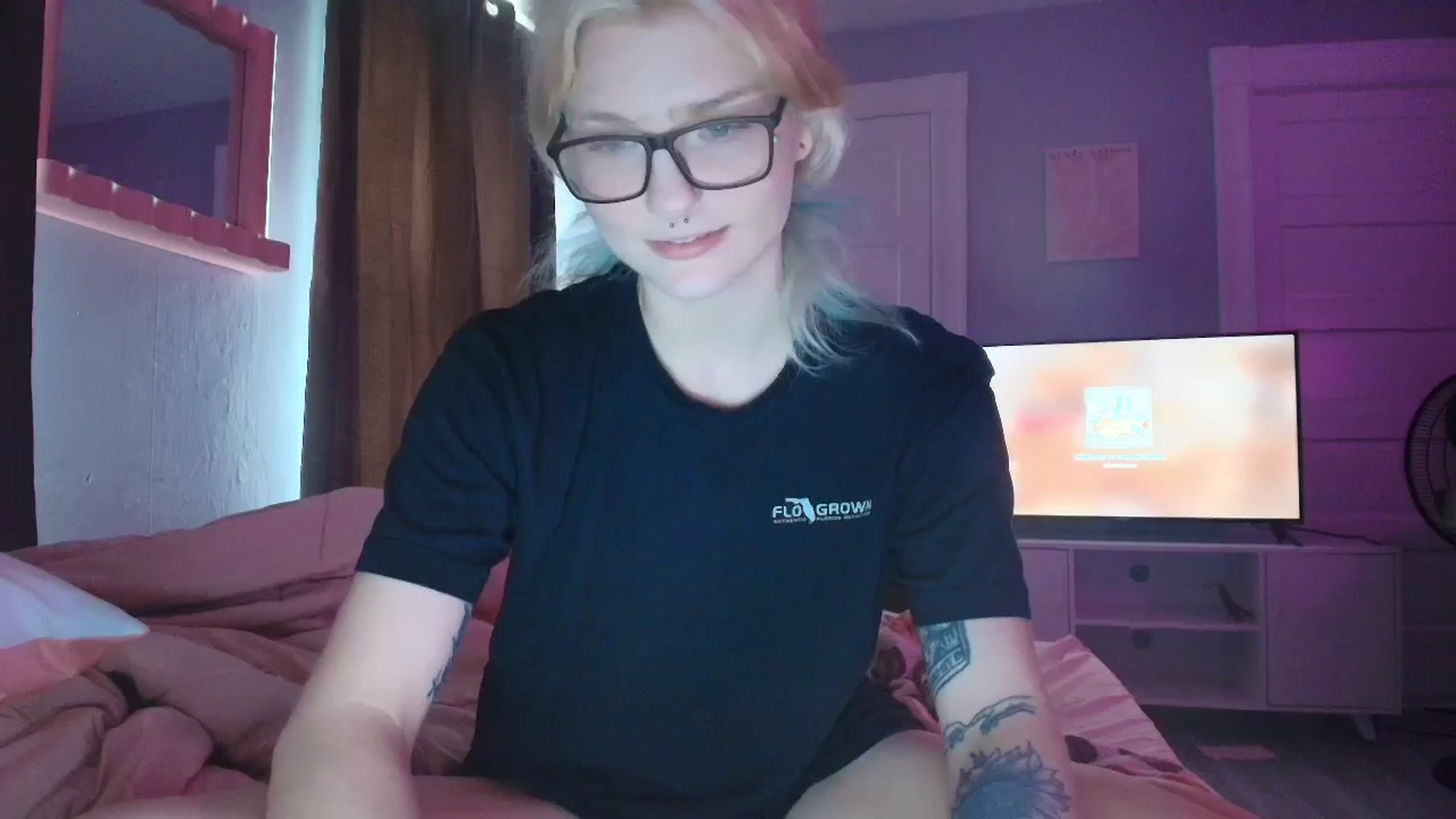 Gallery image thumbnail from DuckChan0's myfreecams stream on, 09/05/2025, 15:13 image 18 of 20