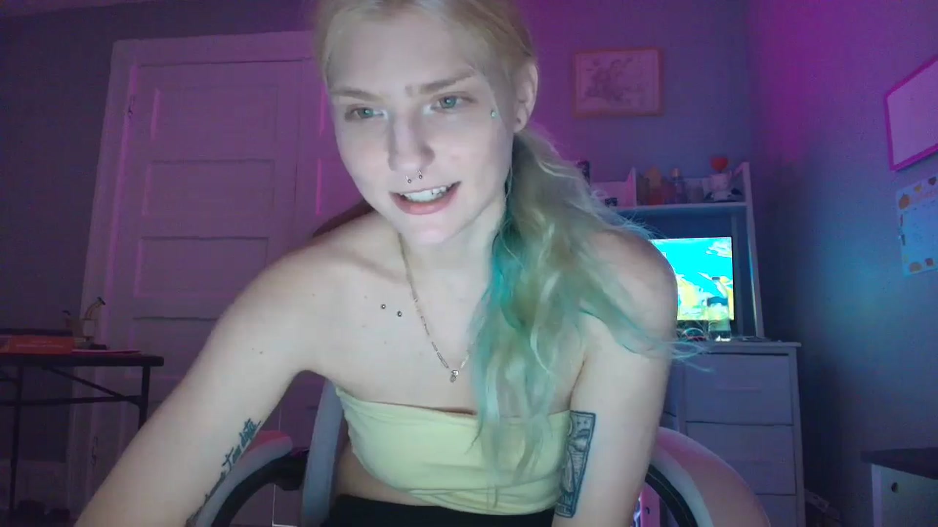 Gallery image thumbnail from DuckChan0's myfreecams stream on, 09/05/2025, 16:57 image 20 of 20