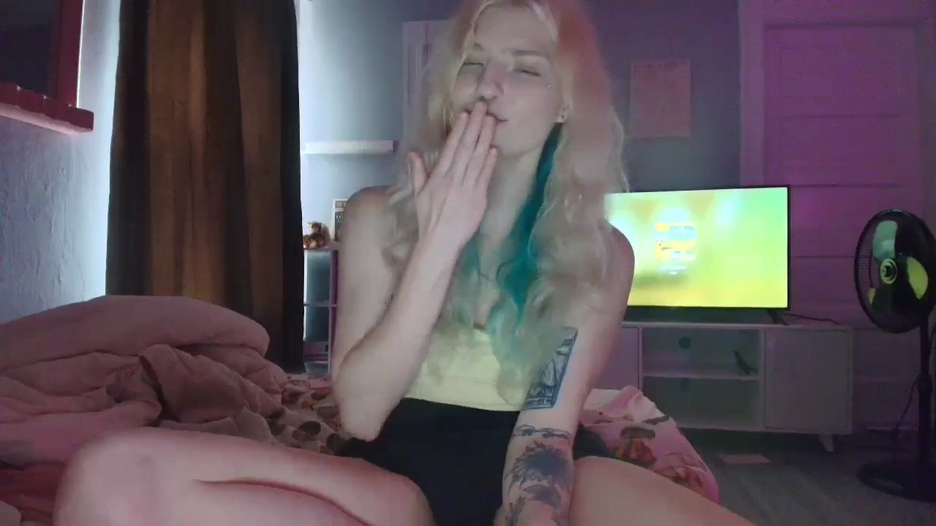 Gallery image thumbnail from DuckChan0's myfreecams stream on, 09/05/2025, 16:57 image 11 of 20