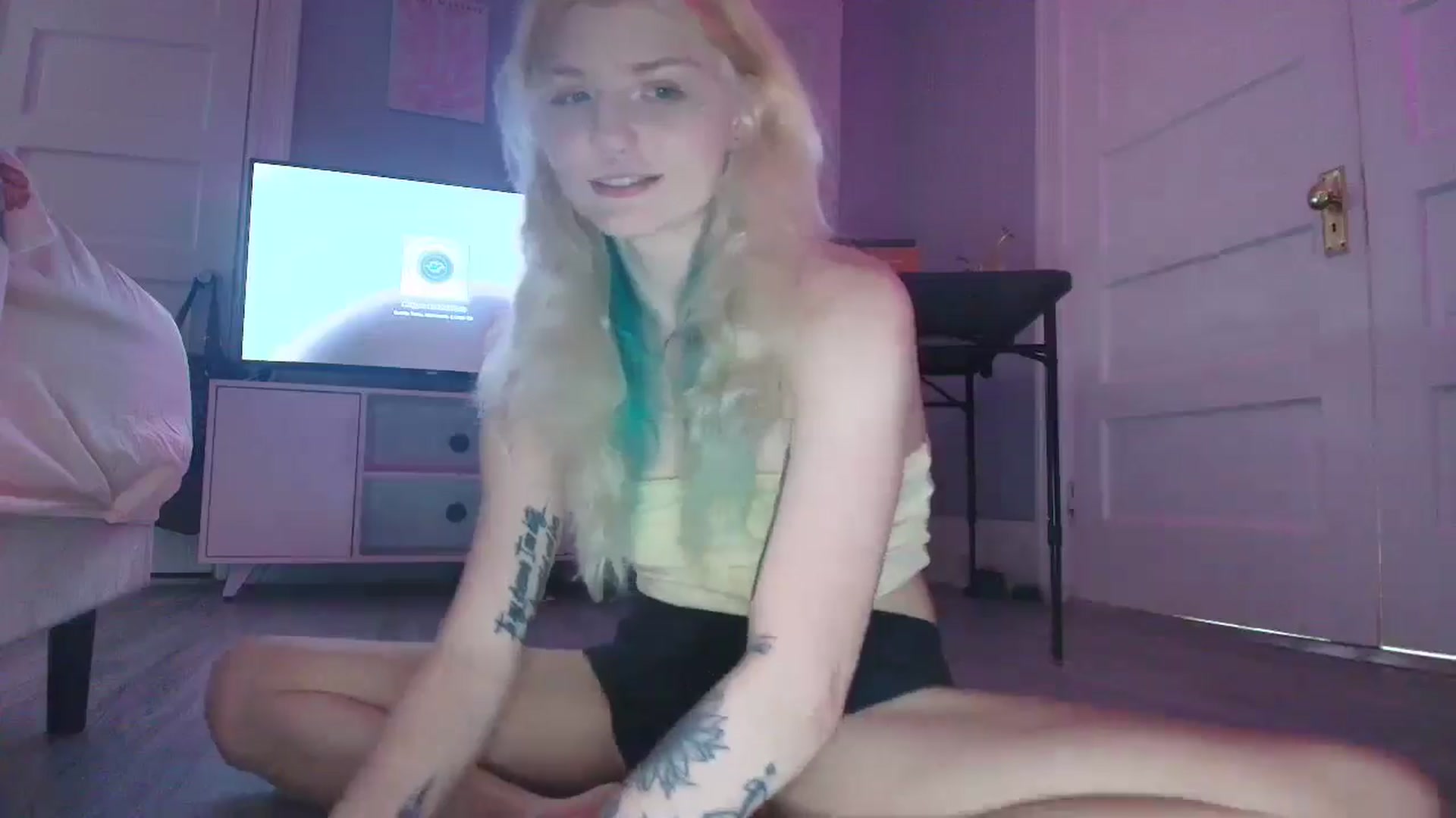 Gallery image thumbnail from DuckChan0's myfreecams stream on, 09/05/2025, 16:57 image 3 of 20