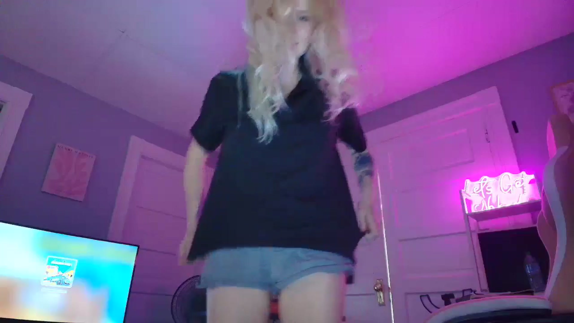 Gallery image thumbnail from DuckChan0's myfreecams stream on, 09/06/2025, 15:32 image 20 of 20