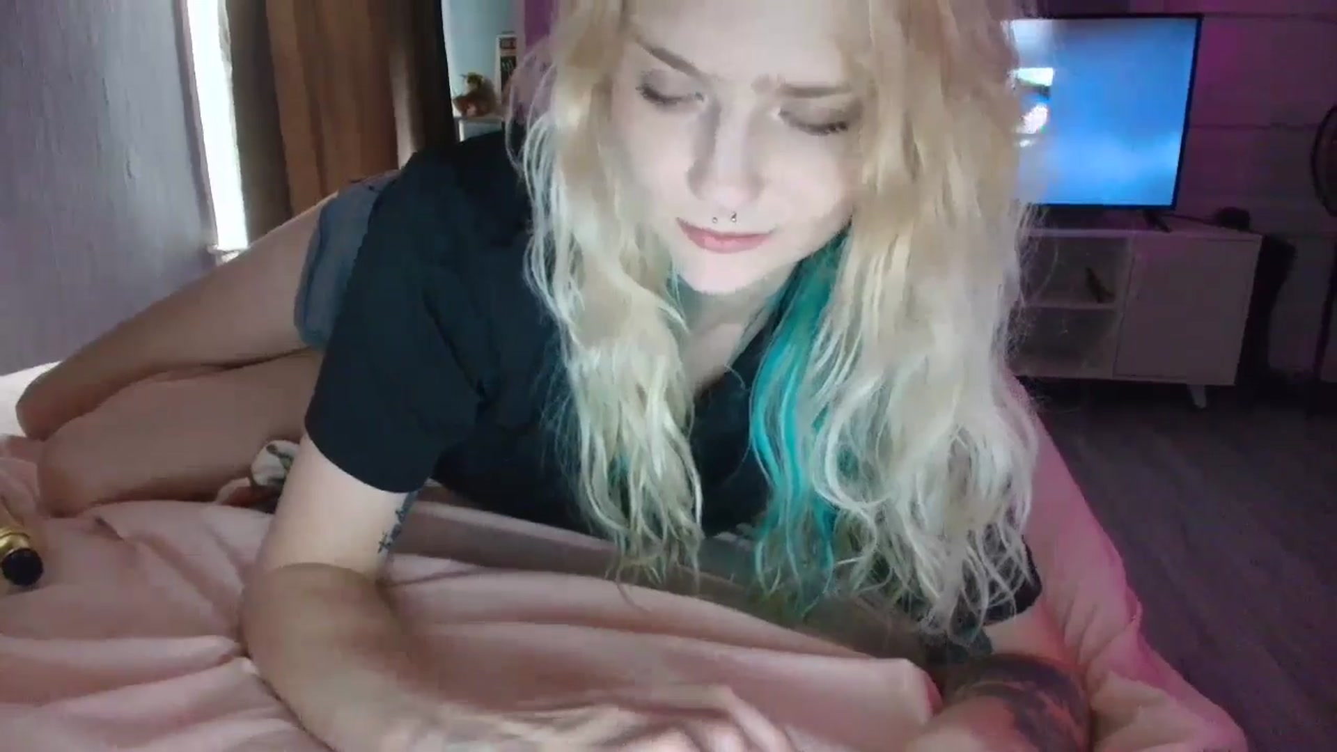 Gallery image thumbnail from DuckChan0's myfreecams stream on, 09/06/2025, 15:32 image 18 of 20