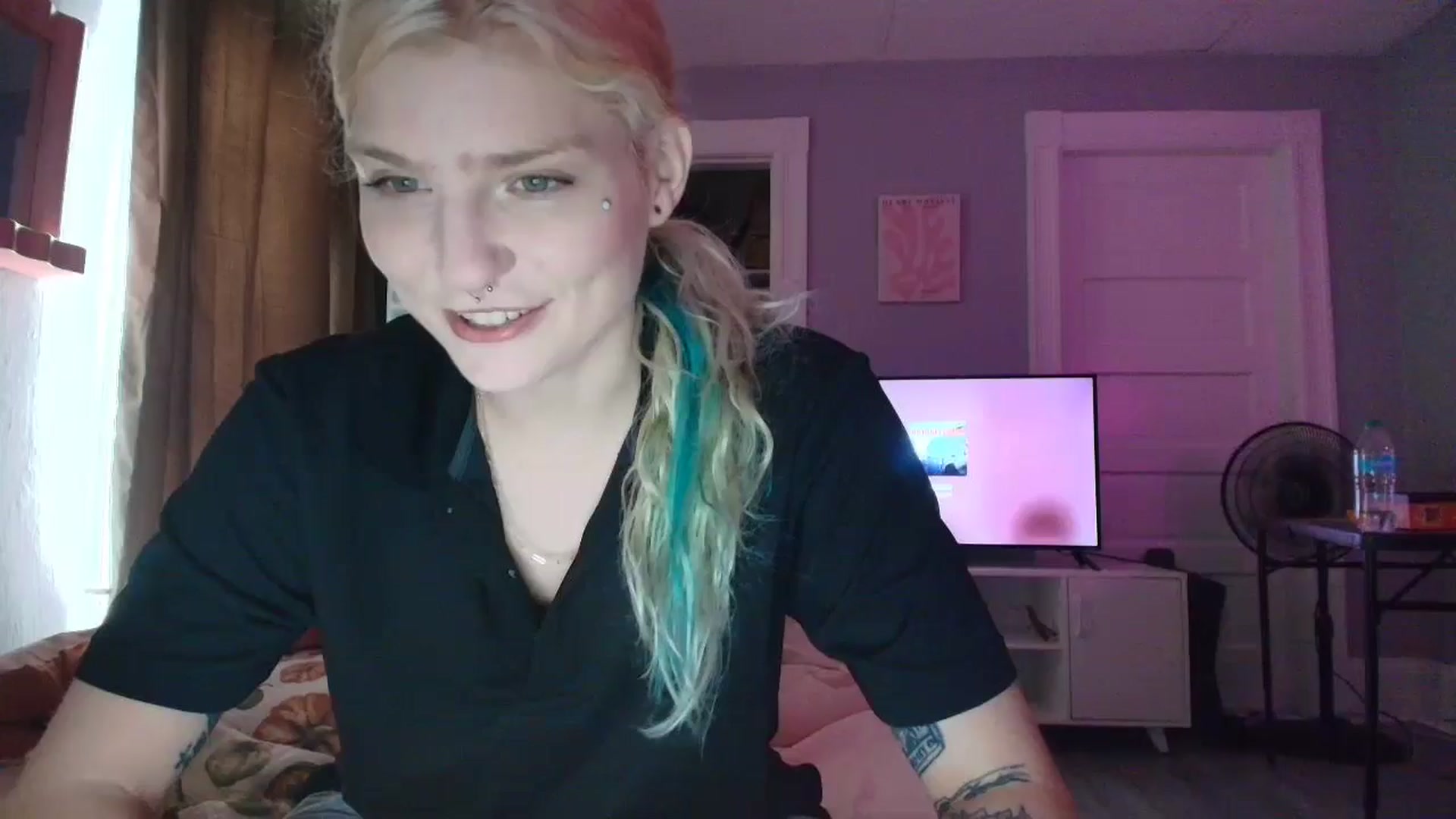 Gallery image thumbnail from DuckChan0's myfreecams stream on, 09/06/2025, 15:32 image 4 of 20