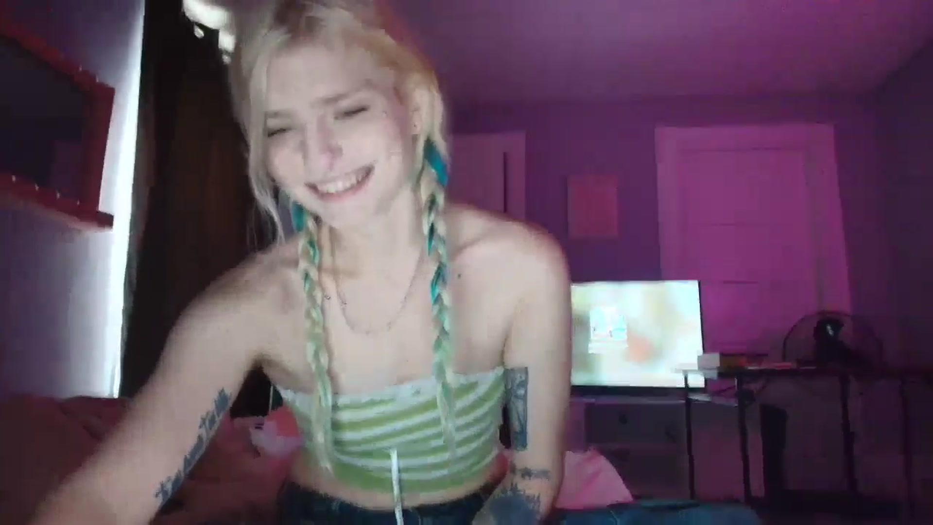 Gallery image thumbnail from DuckChan0's myfreecams stream on, 09/07/2025, 15:00 image 14 of 20