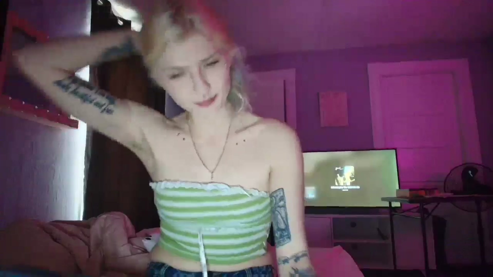 Gallery image thumbnail from DuckChan0's myfreecams stream on, 09/07/2025, 15:00 image 5 of 20