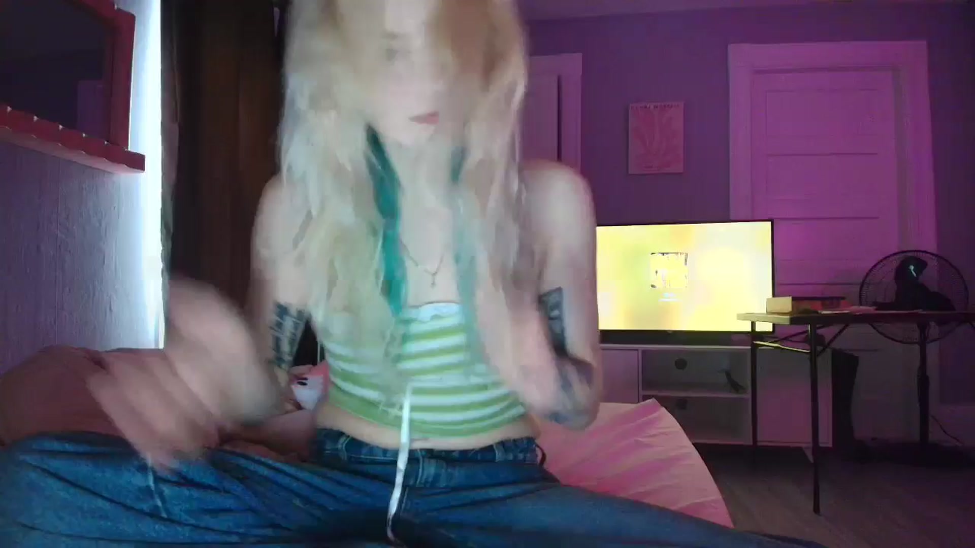 Gallery image thumbnail from DuckChan0's myfreecams stream on, 09/07/2025, 15:00 image 6 of 20