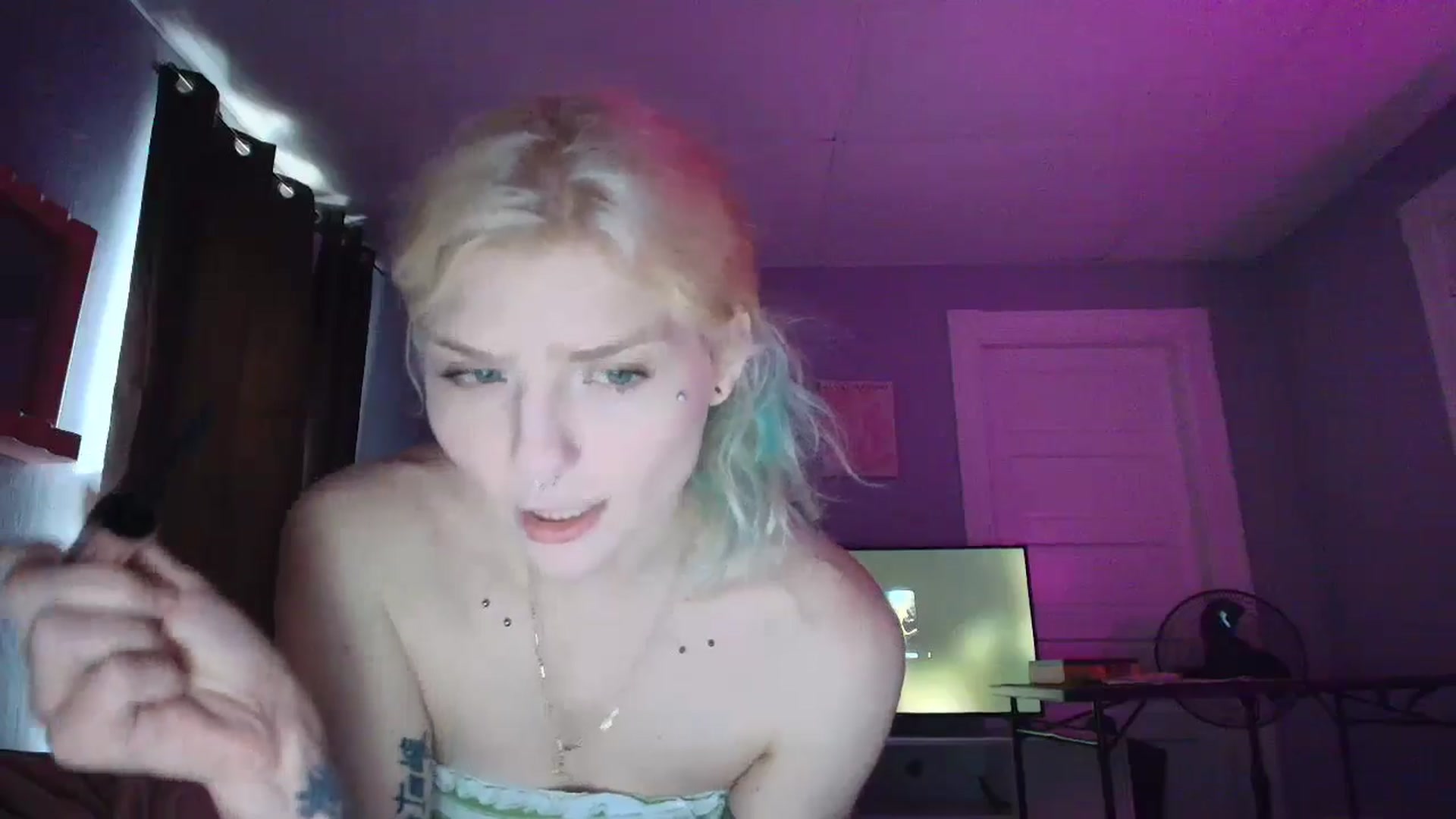 Gallery image thumbnail from DuckChan0's myfreecams stream on, 09/07/2025, 15:00 image 4 of 20