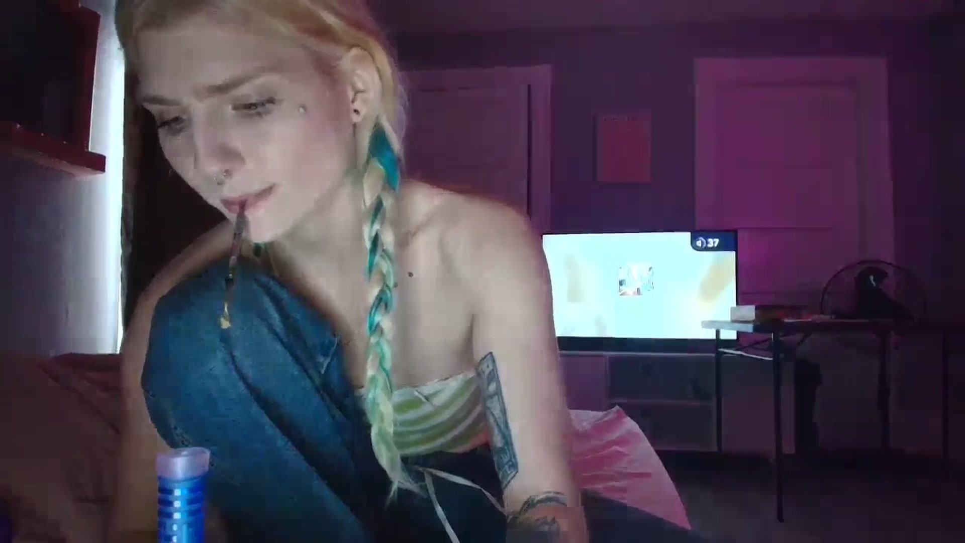 Gallery image thumbnail from DuckChan0's myfreecams stream on, 09/07/2025, 15:00 image 16 of 20