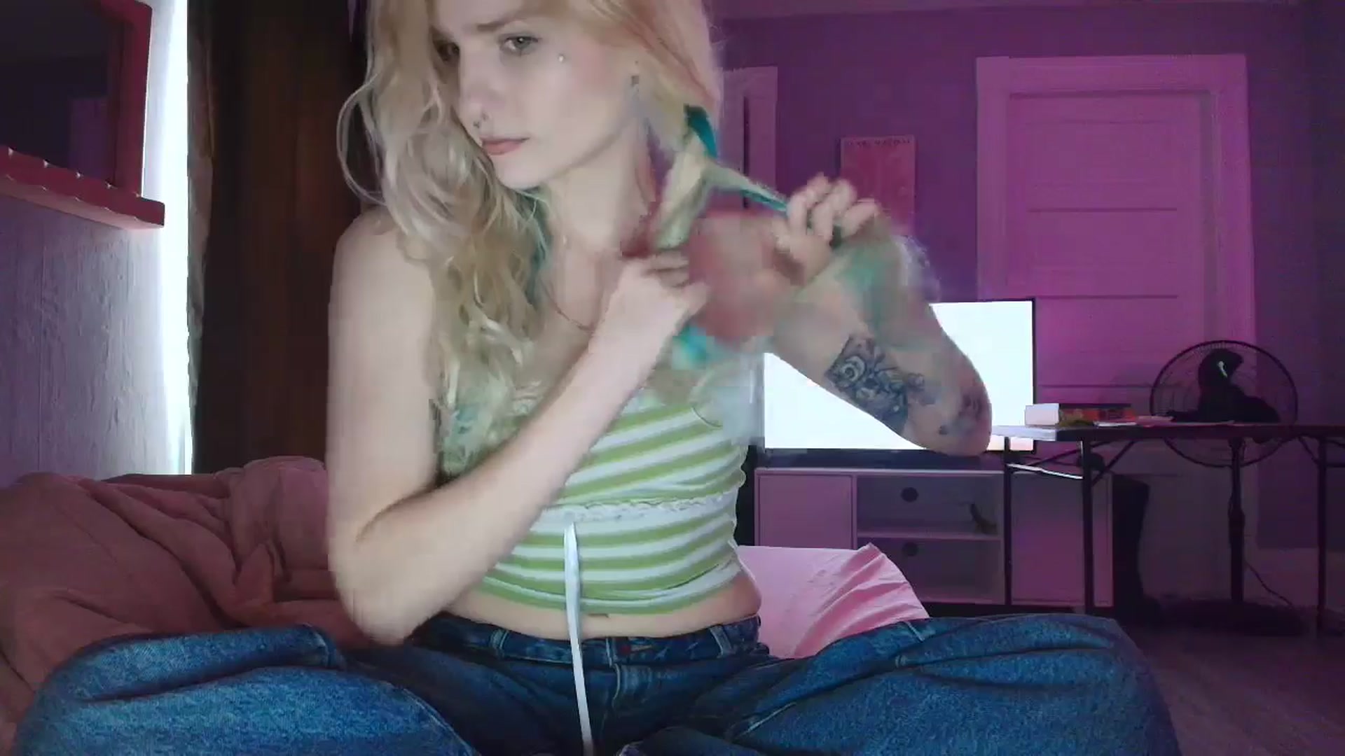 Gallery image thumbnail from DuckChan0's myfreecams stream on, 09/07/2025, 15:00 image 11 of 20