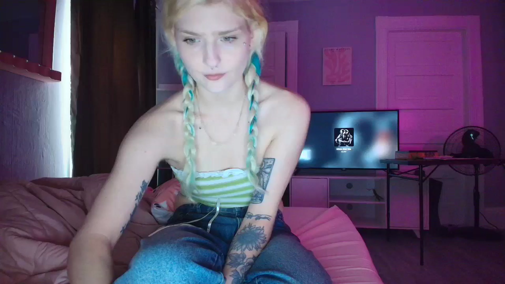 Gallery image thumbnail from DuckChan0's myfreecams stream on, 09/07/2025, 15:00 image 20 of 20
