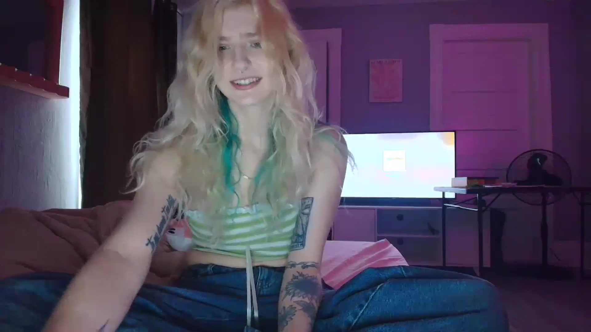 Gallery image thumbnail from DuckChan0's myfreecams stream on, 09/07/2025, 15:00 image 9 of 20