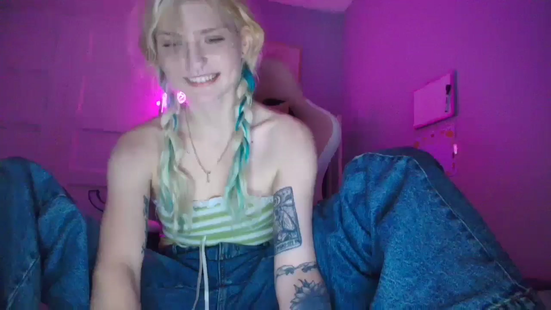 Gallery image thumbnail from DuckChan0's myfreecams stream on, 09/07/2025, 16:22 image 11 of 20