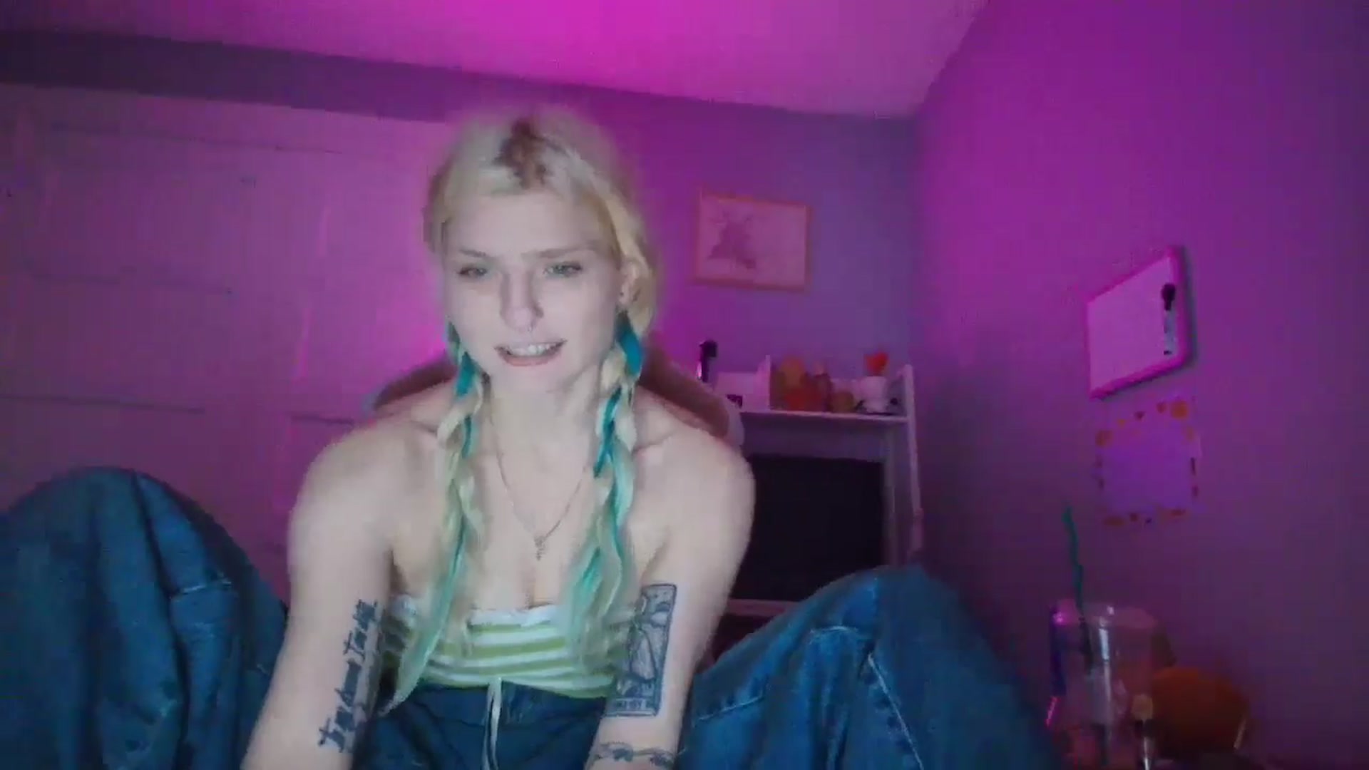 Gallery image thumbnail from DuckChan0's myfreecams stream on, 09/07/2025, 16:22 image 14 of 20