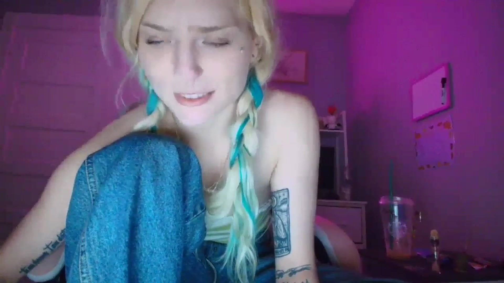 Gallery image thumbnail from DuckChan0's myfreecams stream on, 09/07/2025, 16:22 image 18 of 20