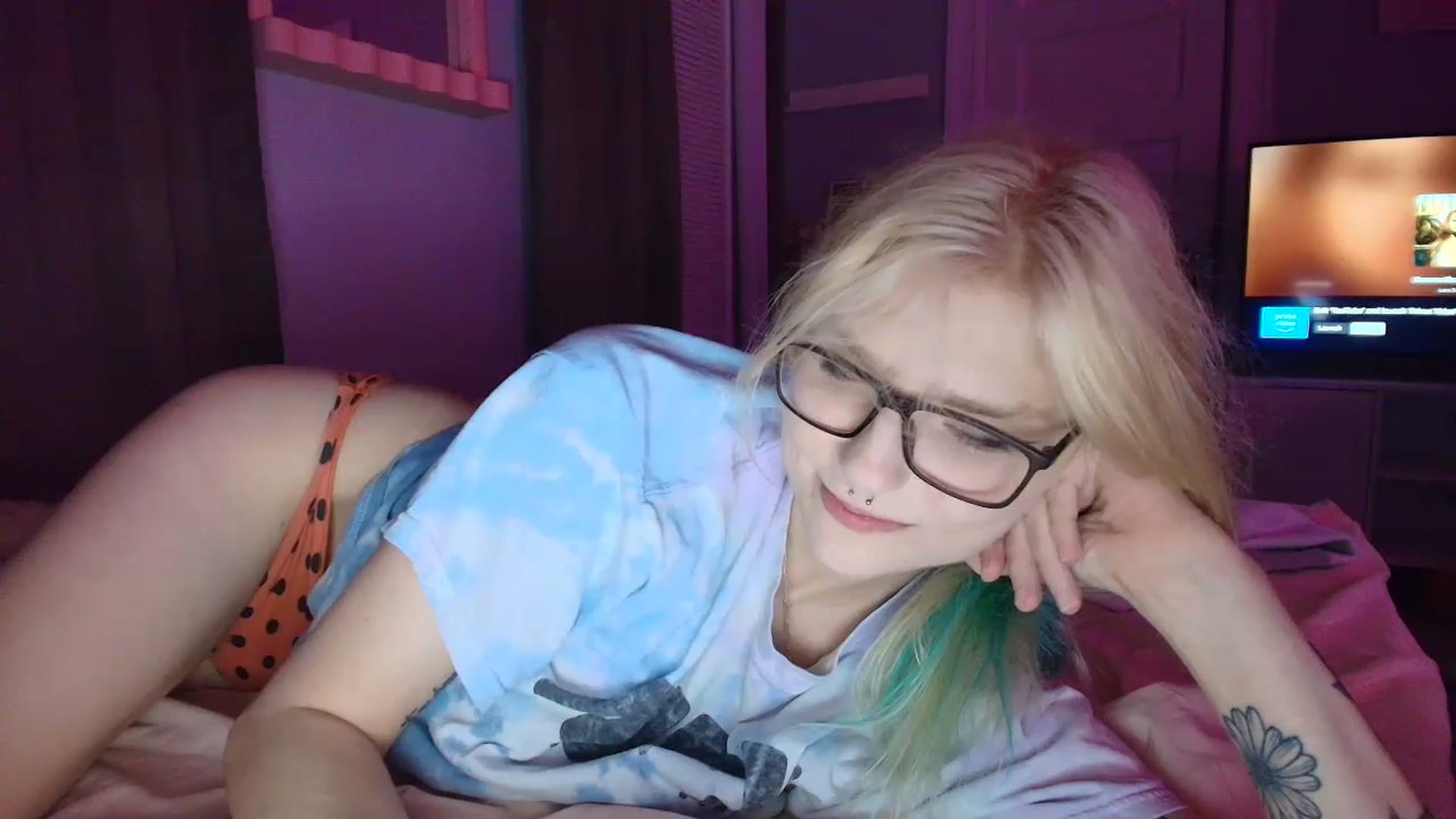 Gallery image thumbnail from DuckChan0's myfreecams stream on, 09/08/2025, 02:08 image 6 of 20