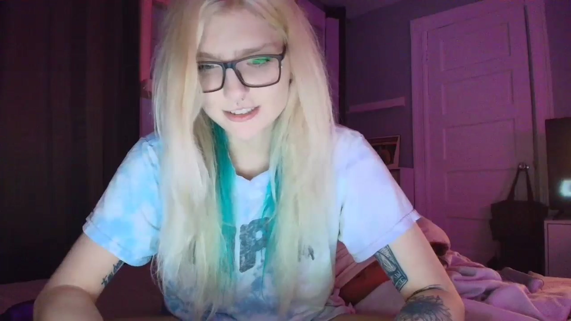 Gallery image thumbnail from DuckChan0's myfreecams stream on, 09/08/2025, 02:08 image 12 of 20