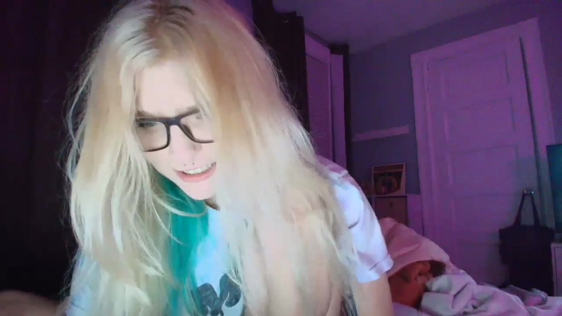 Gallery image thumbnail from DuckChan0's myfreecams stream on, 09/08/2025, 02:08 image 8 of 20