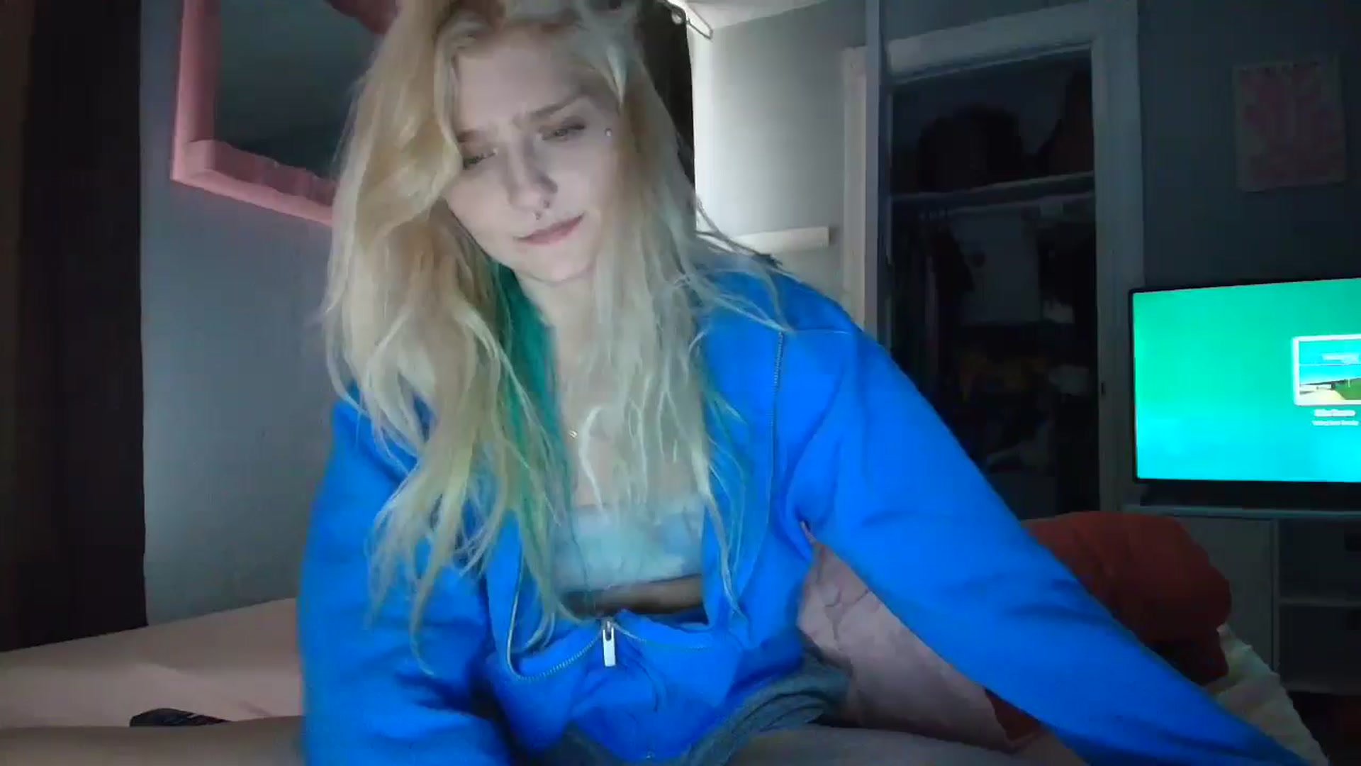 Gallery image thumbnail from DuckChan0's myfreecams stream on, 09/08/2025, 16:10 image 17 of 20
