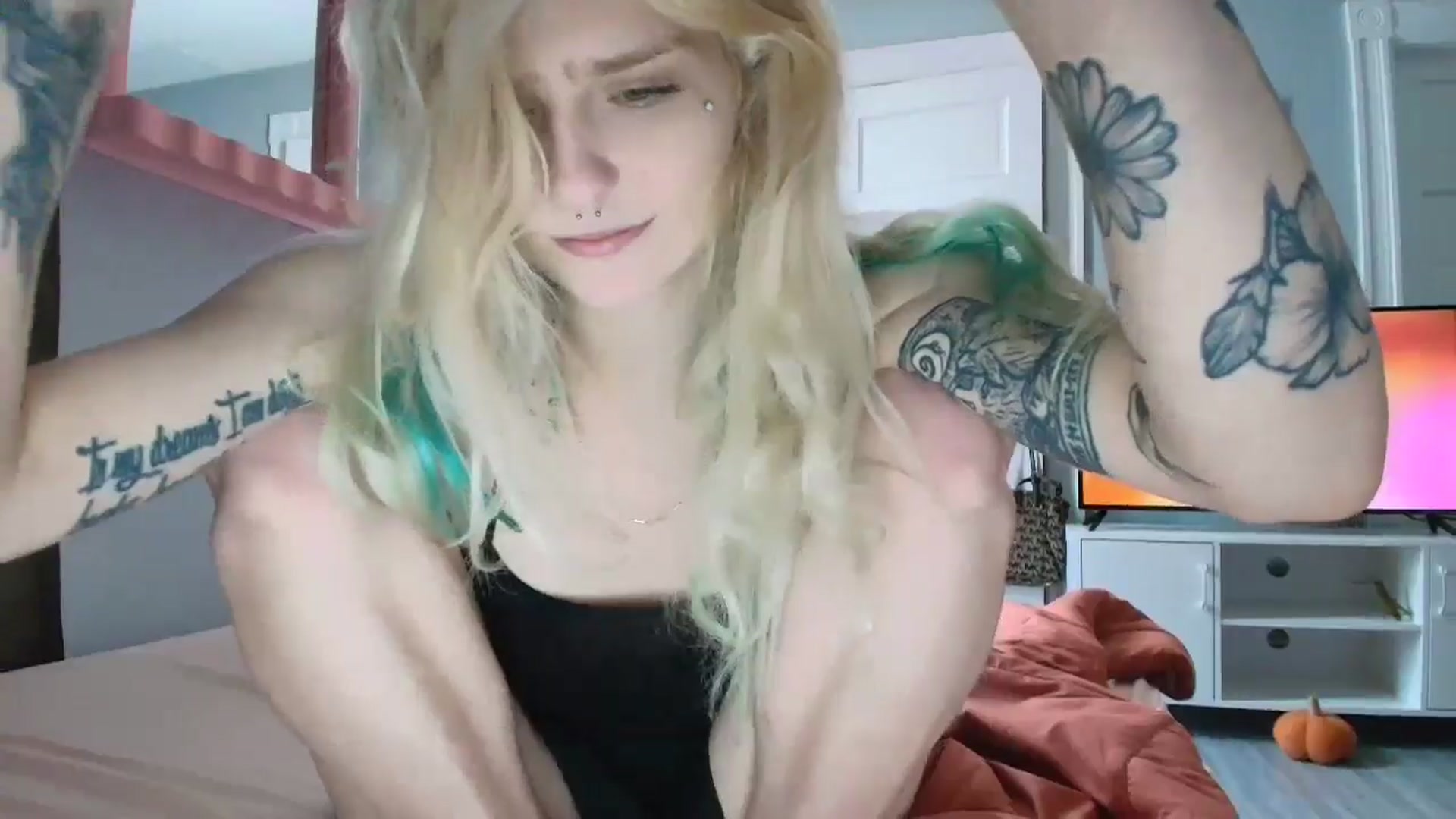 Gallery image thumbnail from DuckChan0's myfreecams stream on, 09/09/2025, 17:29 image 20 of 20