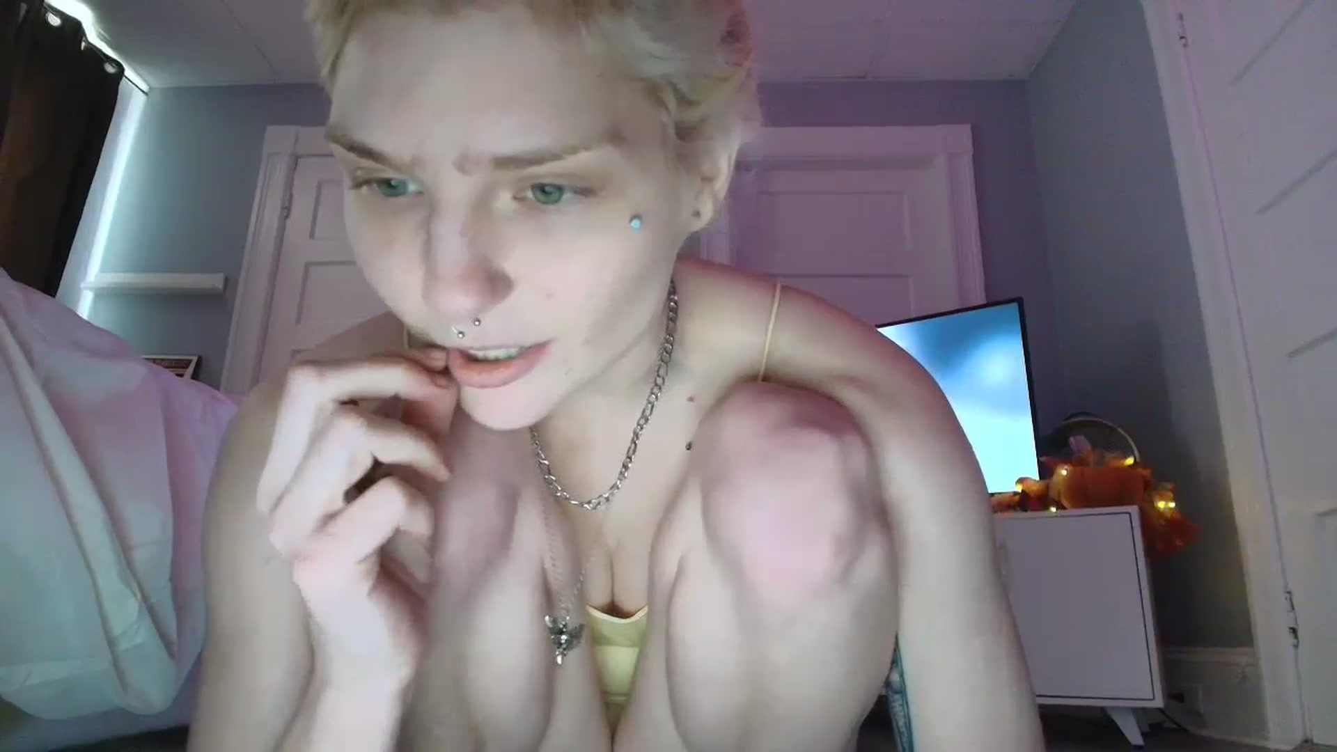 Gallery image thumbnail from DuckChan0's myfreecams stream on, 09/10/2025, 14:34 image 10 of 20
