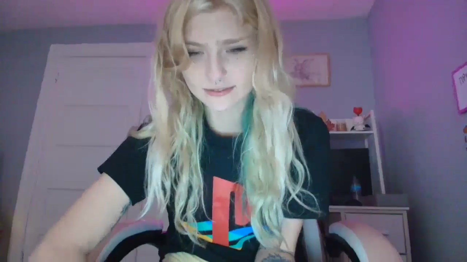 Gallery image thumbnail from DuckChan0's myfreecams stream on, 09/10/2025, 15:26 image 4 of 20