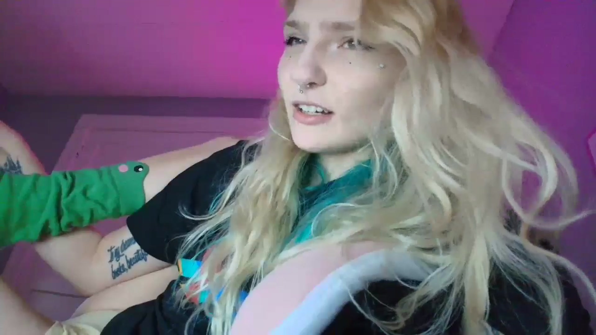 Gallery image thumbnail from DuckChan0's myfreecams stream on, 09/10/2025, 15:55 image 15 of 20