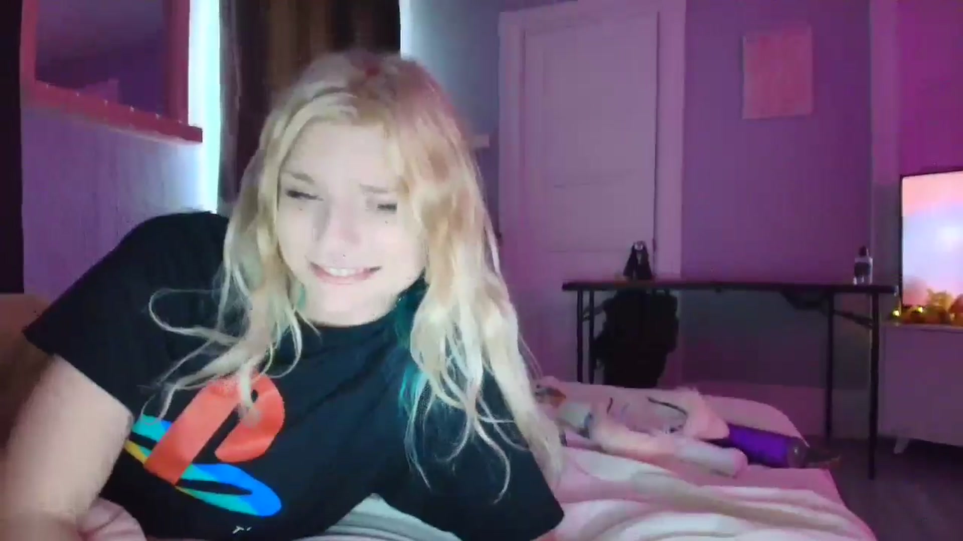 Gallery image thumbnail from DuckChan0's myfreecams stream on, 09/10/2025, 16:54 image 15 of 20