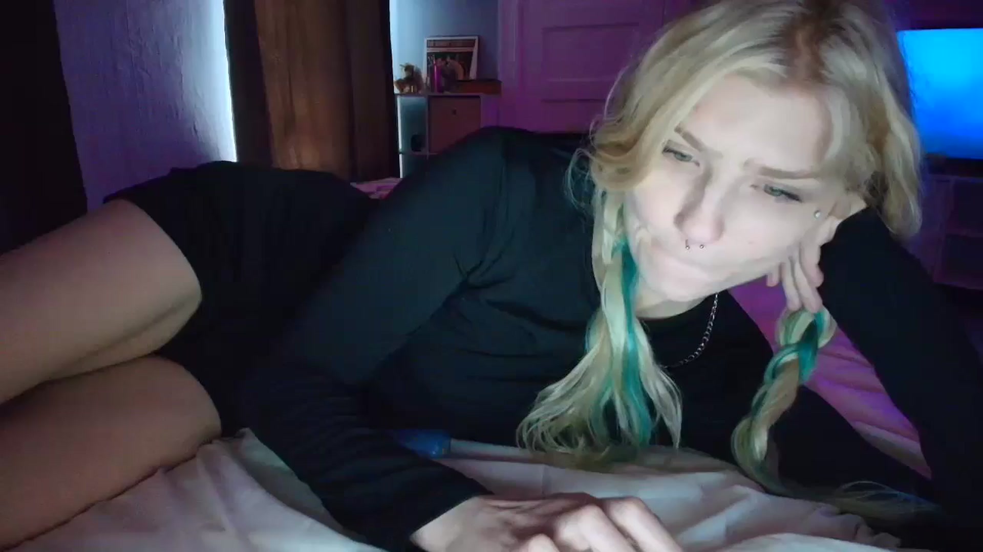 Gallery image thumbnail from DuckChan0's myfreecams stream on, 09/11/2025, 16:11 image 9 of 20