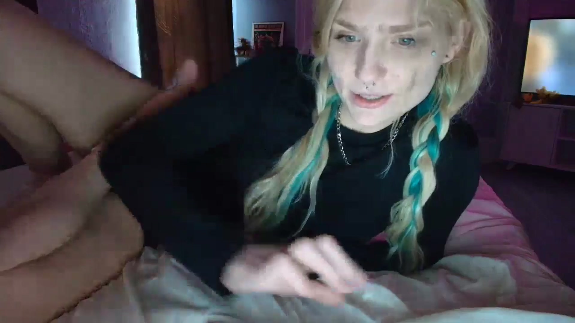 Gallery image thumbnail from DuckChan0's myfreecams stream on, 09/11/2025, 16:11 image 8 of 20