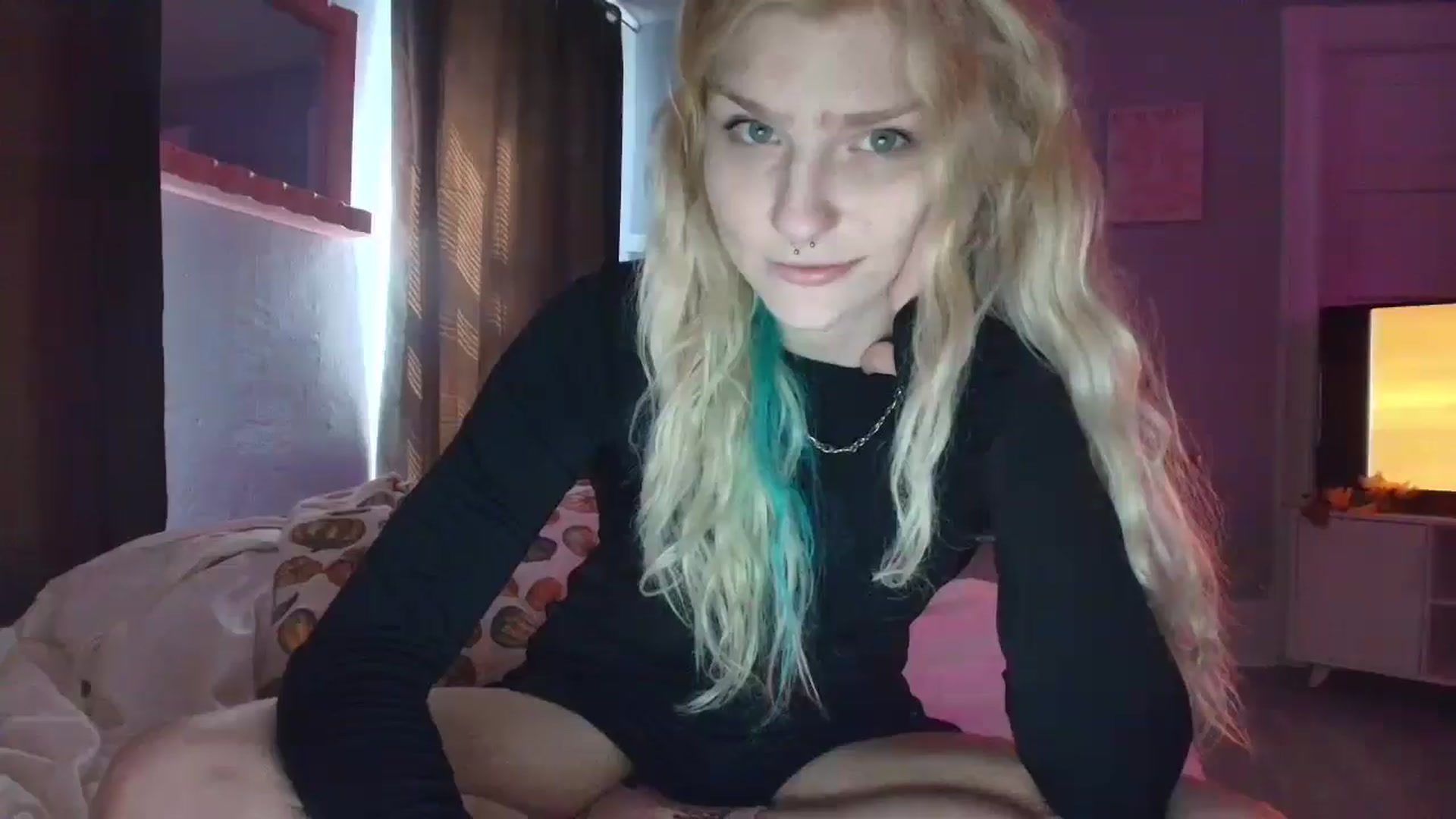 Gallery image thumbnail from DuckChan0's myfreecams stream on, 09/11/2025, 16:11 image 1 of 20